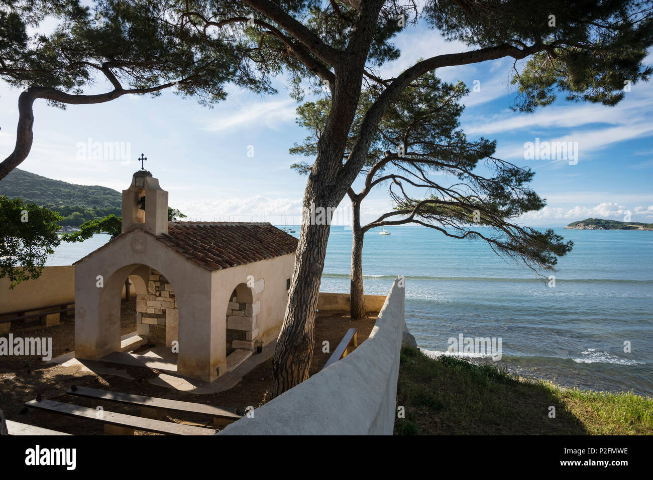 Parrocchia Santa Croce, Populonia, nei pressi di Piombino, provincia di Livorno, Toscana, Italia Foto Stock