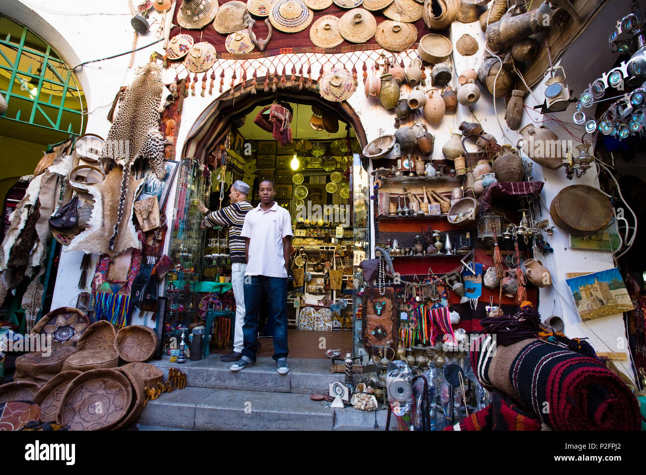Il negozio nella Medina, Città Vecchia, Tripoli, Libia, Africa Foto Stock