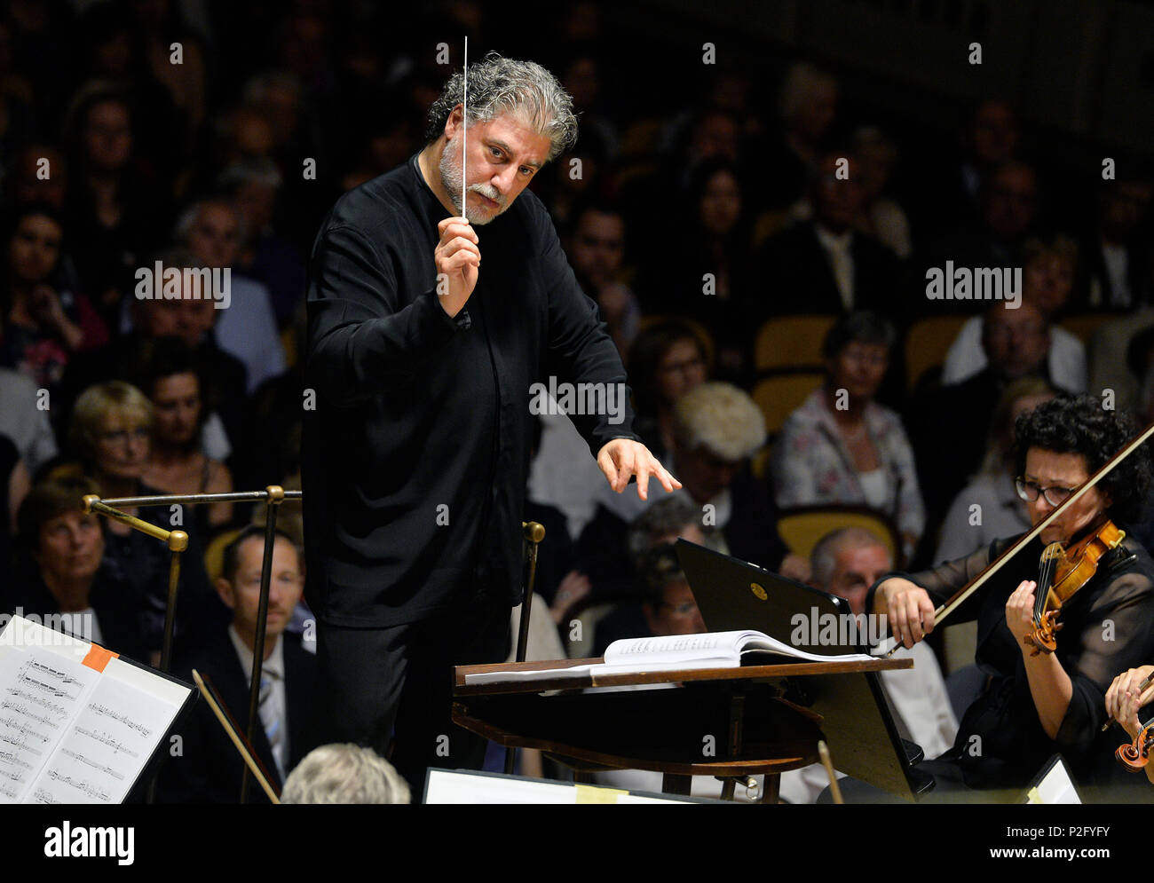 Argentina Tenore lirico e conduttore Jose Cura esegue durante lo scorso concerto chiudendo il suo periodo di tre anni come artista residenziale di Praga Orchestra Sinfonica a Praga, nella Repubblica ceca il 14 giugno 2018. (CTK foto/Michaela Rihova) Foto Stock