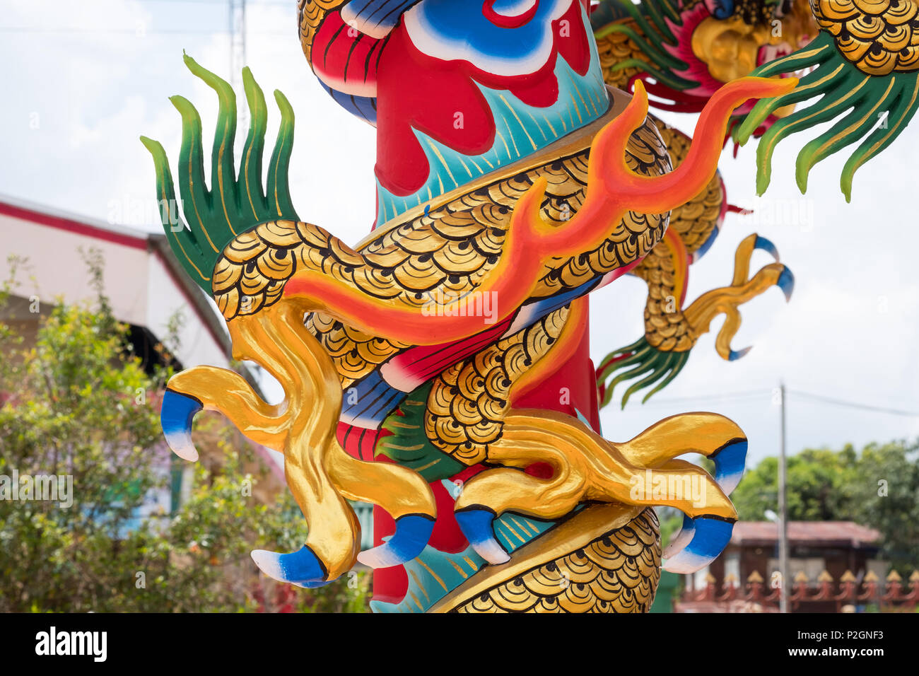 Dragon o monster zampa. Golden Dragon claw dragon statua del piede. Foto Stock
