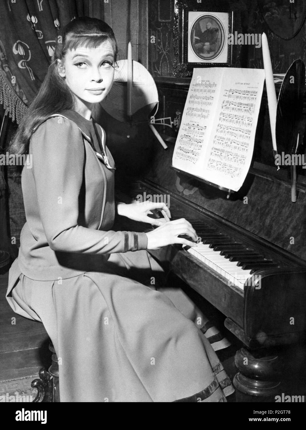 Pellicola originale titolo: ANN. Titolo inglese: ANN. Regista: Vincente Minnelli. Anno: 1958. Stelle: Leslie Caron. Credito: M.G.M / Album Foto Stock