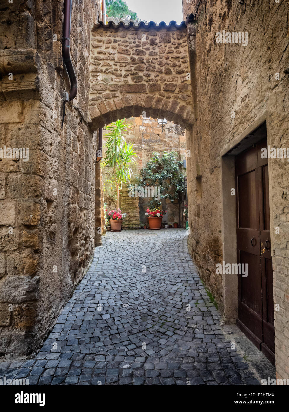 Strette stradine della vecchia città etrusca di Orvieto in Umbria, Italia Foto Stock