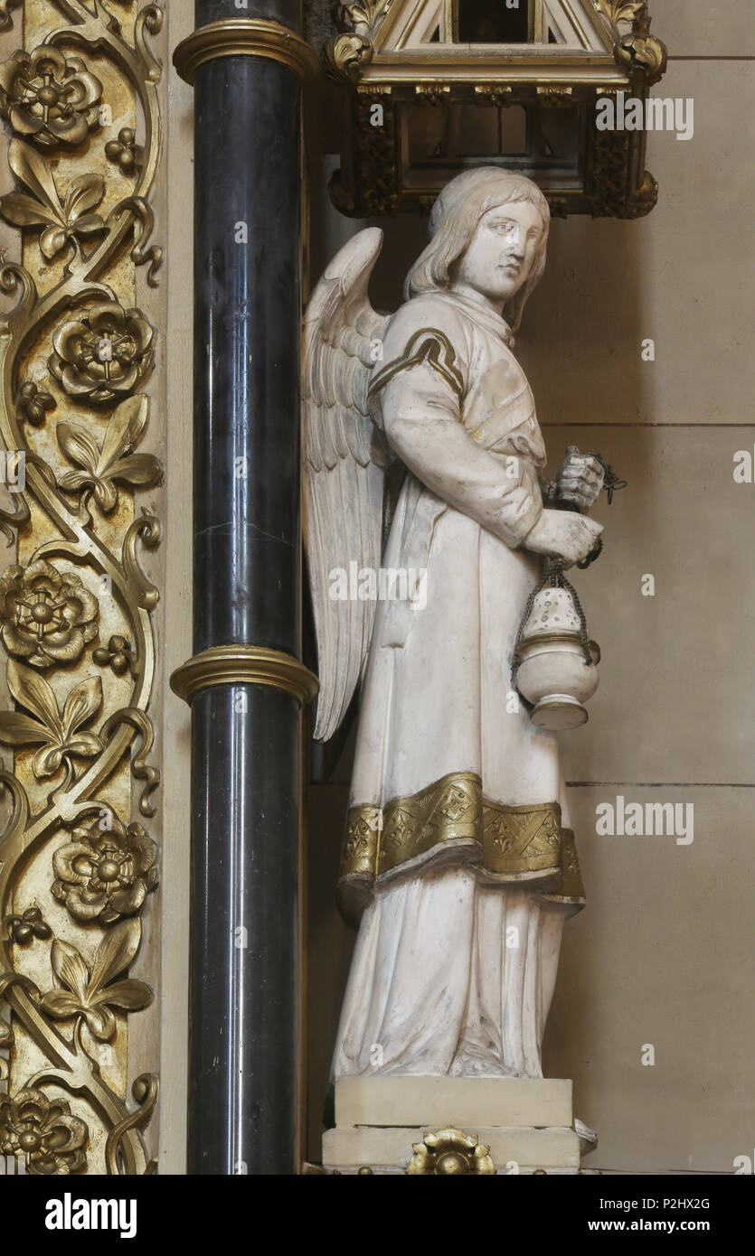 Angelo all'altare della Santa Croce a Zagabria cattedrale dedicata all Assunzione di Maria Foto Stock