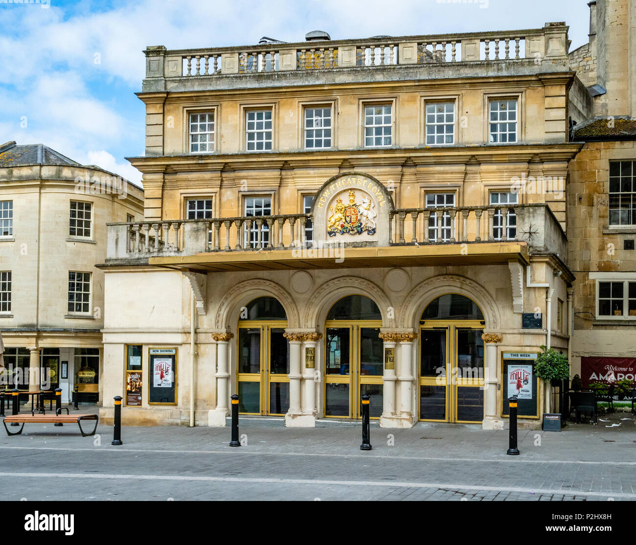 L'ingresso alla fine Georgian New Theatre Royal di Bath Somerset REGNO UNITO Foto Stock