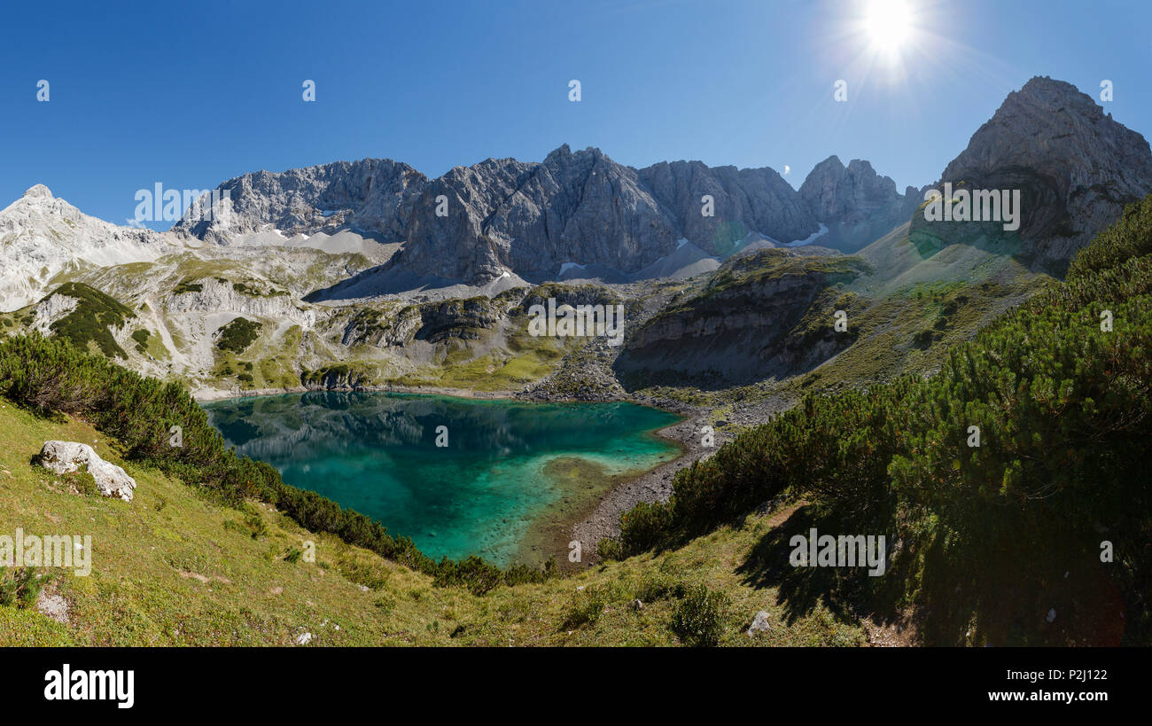 Lago Drachensee, Mieminger montagne e vorderer Drachenkopf r., vicino a Ehrwald, distretto di Reutte, Tirolo, Austria, Europa Foto Stock