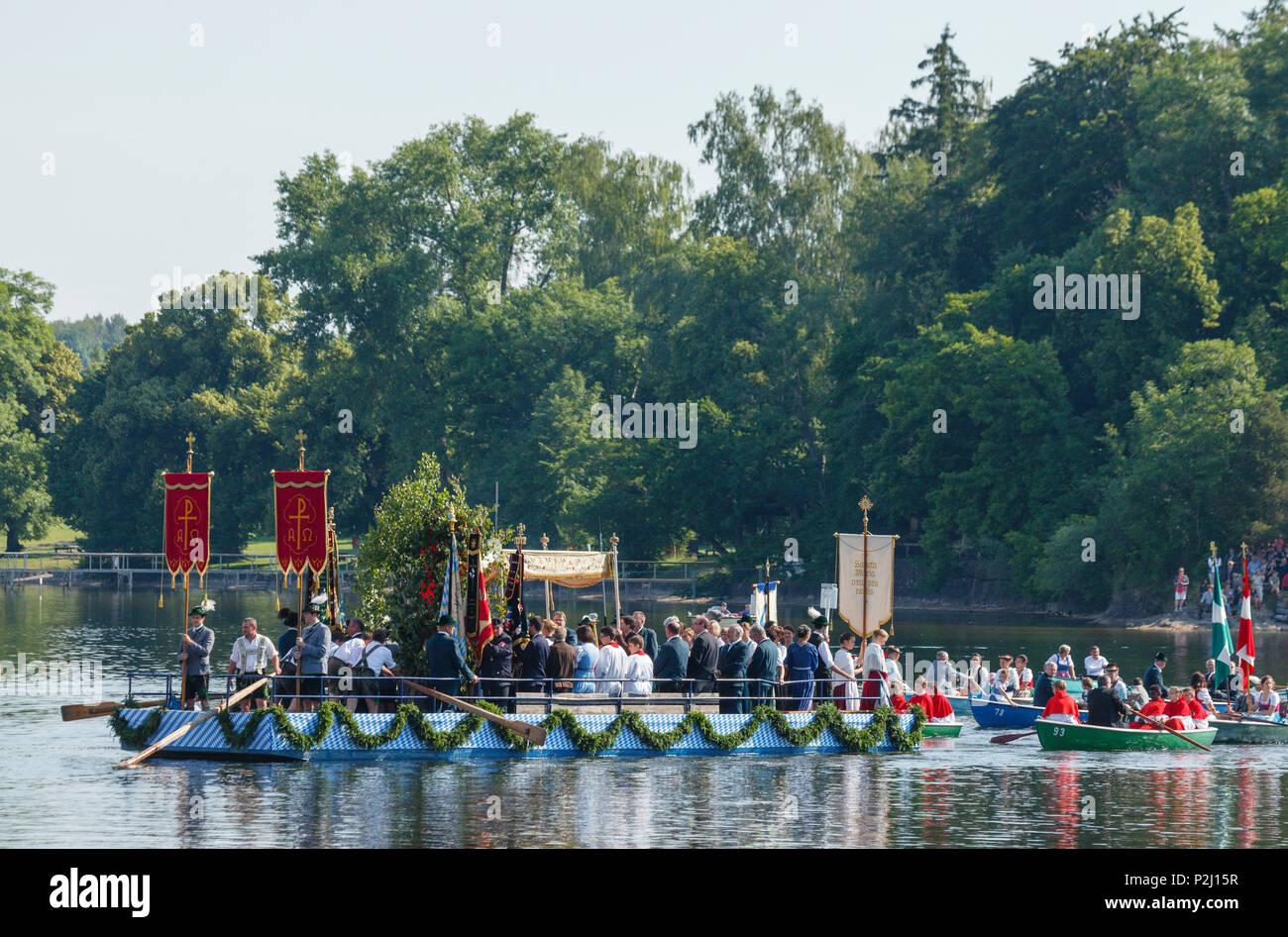Prozession lago sul lago Staffelsee, Corpus Christi festival in giugno, tradizione religiosa, barche che attraversa a Woerth isola, Vedereha Foto Stock
