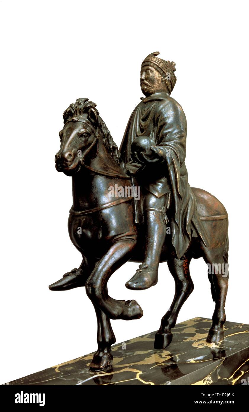 Statua equestre di Carlo Magno. 9th-10th secoli. Parigi, Musée du Louvre.  Posizione: MUSEO DEL LOUVRE-ESCULTURAS, Francia Foto stock - Alamy
