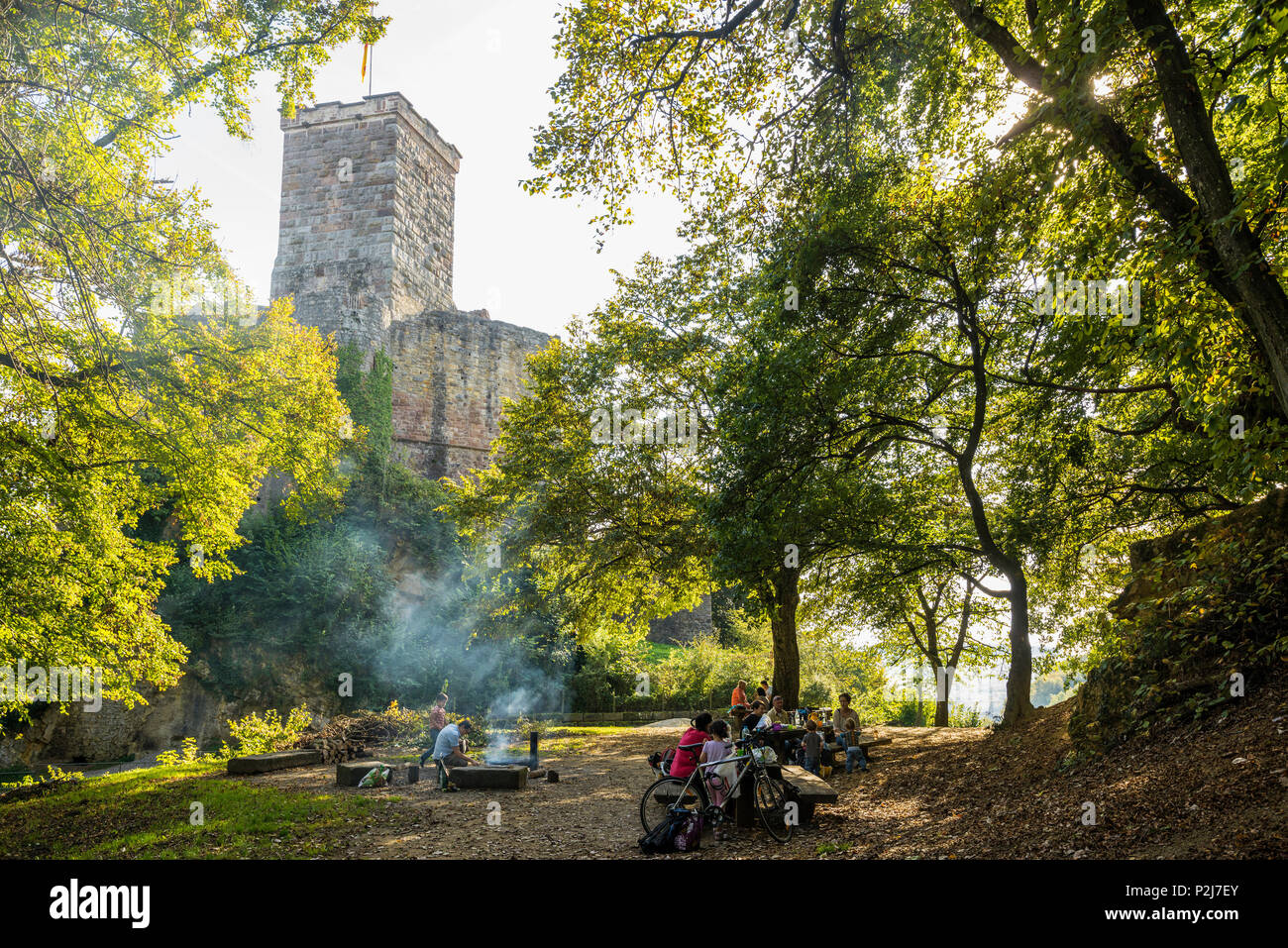 Area Ppicnic al Castello Roetteln, Loerrach, Foresta Nera, Baden-Wuerttemberg, Germania Foto Stock