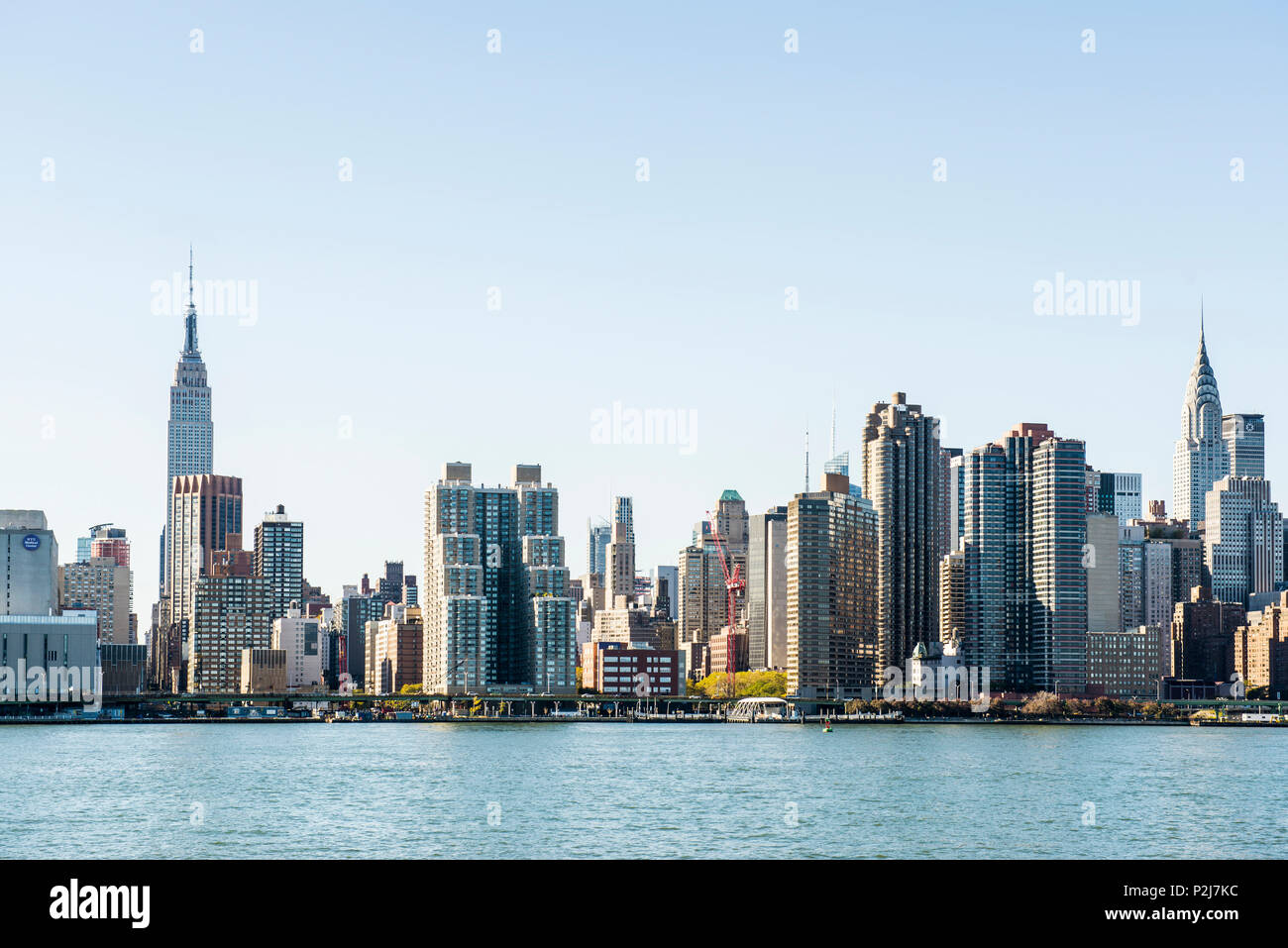 Skyline di Manhattan e East River, Manhattan, New York, Stati Uniti d'America Foto Stock