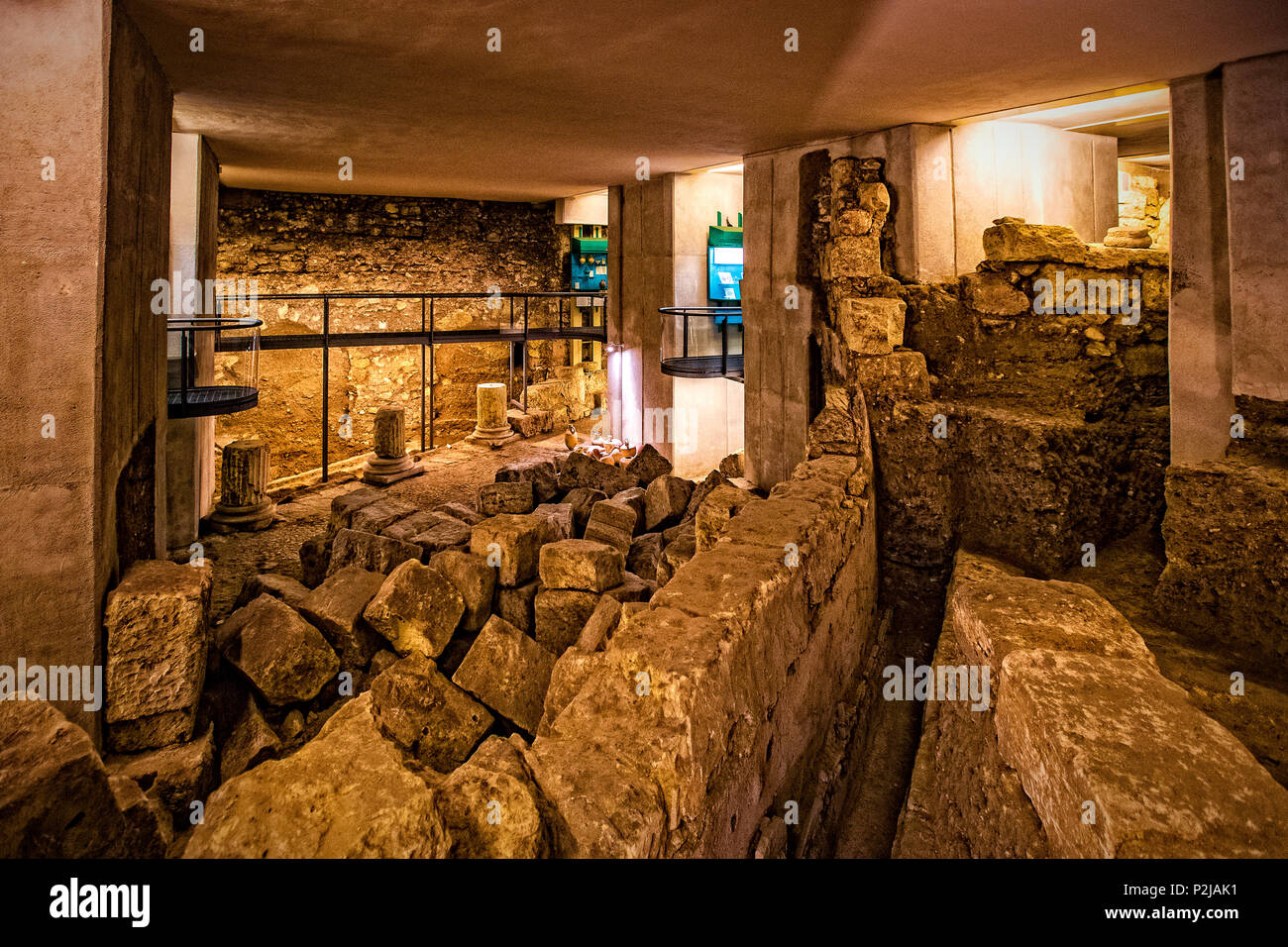 Italia Sardegna Cagliari Marina District chiesa di Santa Eulalia Museum - area archeologica di Sant'Eulalia IV - III secolo A.C.- disuso e ricostruzione del porticus Foto Stock