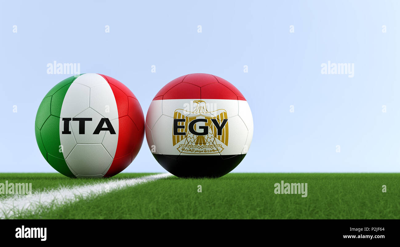 Egitto vs. Italia partita di calcio - palloni da calcio in ditalia e Egypts  colori nazionali su