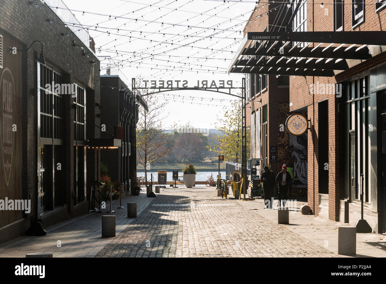 WASHINGTON, DC-DICEMBRE 1: Pearl Street intersecante con Wharf Street SW presso il quartiere Wharf su dicembre 1, 2017 a Washington DC. Foto Stock