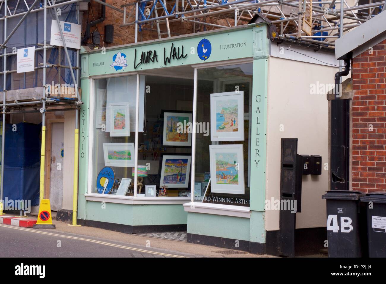 Laura muro, una galleria di arte e di lavoro in studio in Teignmouth, South Devon, dotato di zone costiere e ispirati al mare per collezionisti di opere d'arte Foto Stock