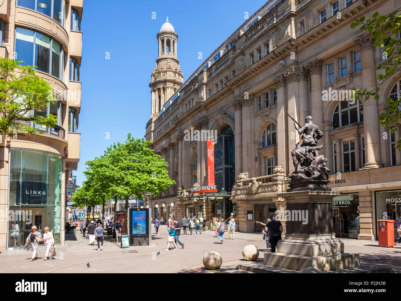 Inghilterra Manchester Inghilterra Greater Manchester City Centre Royal Exchange Theatre exchange street boer war memorial st annes square Manchester Regno Unito Foto Stock