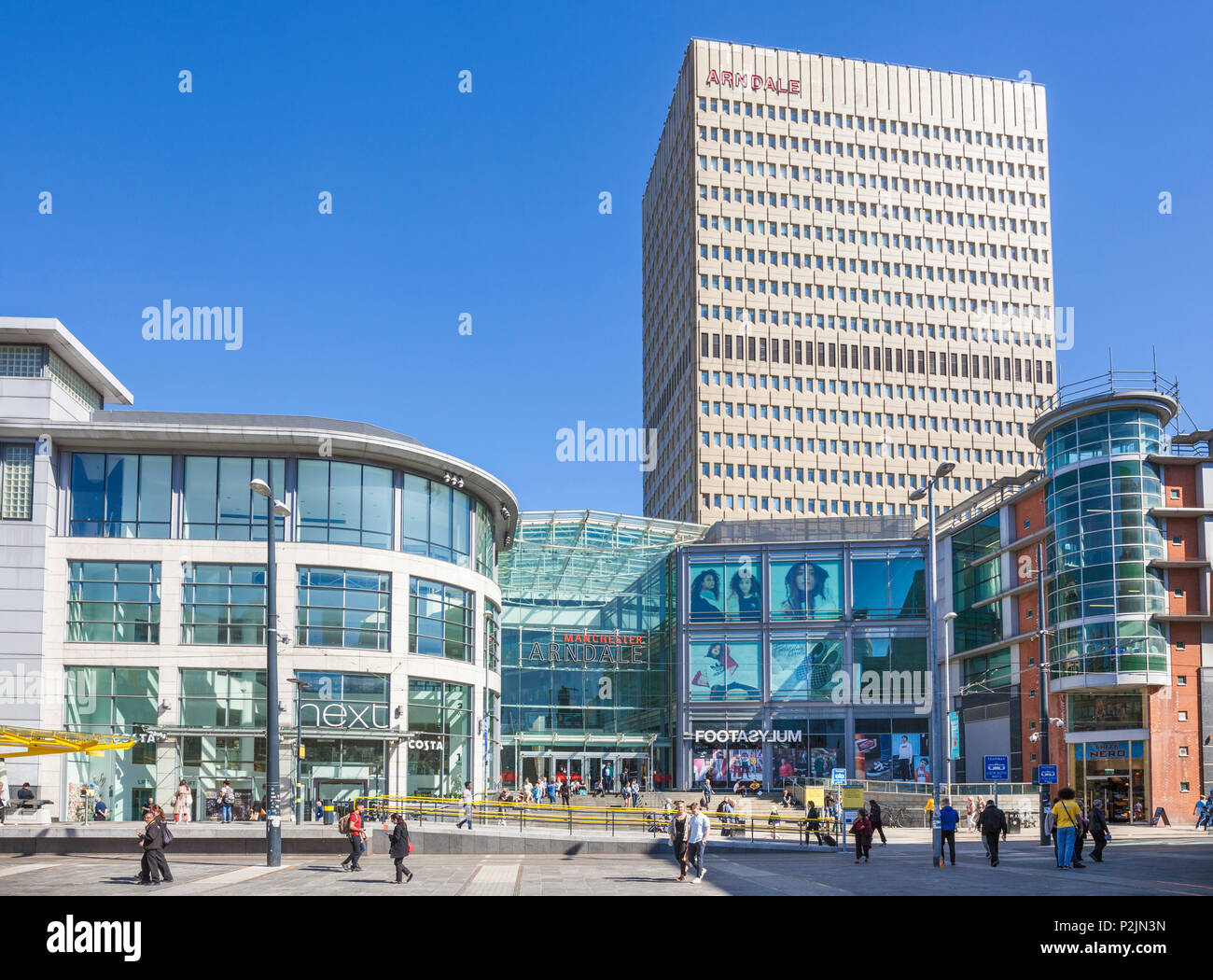 Inghilterra Inghilterra Manchester Manchester City Centre city centre acquirenti al di fuori del prossimo negozio exchange square Manchester Arndale Centre Manchester Regno Unito Foto Stock Inghilterra Inghilterra Manchester Manchester City Centre city centre acquirenti al di fuori del prossimo negozio exchange square Manchester Arndale Centre Manchester Regno Unito Foto Stock