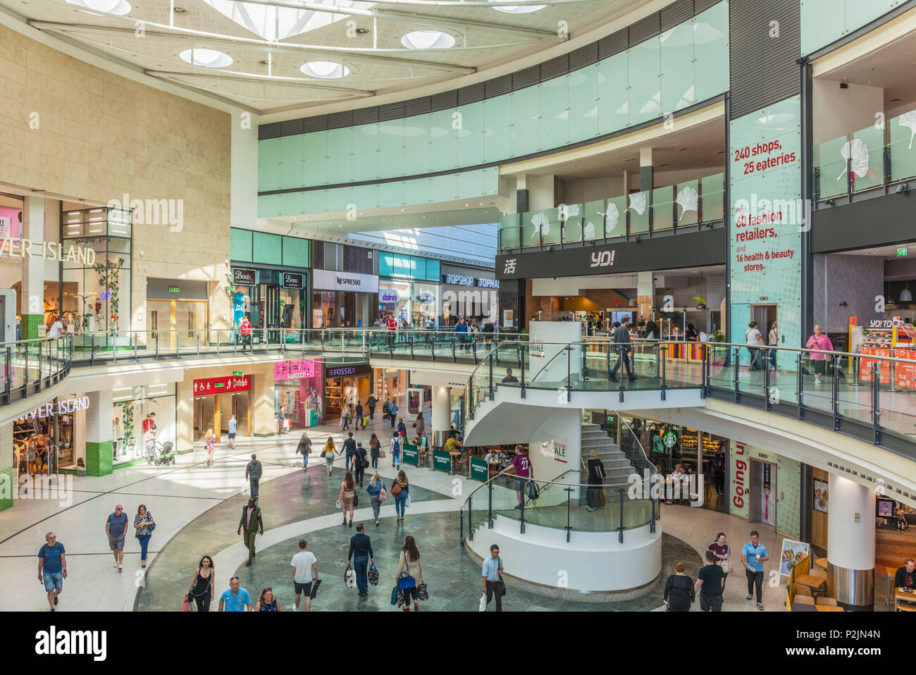 Manchester Arndale Centre all'interno dei negozi e dello shopping shopping Manchester Inghilterra Manchester Inghilterra Greater Manchester centro città Centro città Foto Stock Manchester Arndale Centre all'interno dei negozi e dello shopping shopping Manchester Inghilterra Manchester Inghilterra Greater Manchester centro città Centro città Foto Stock