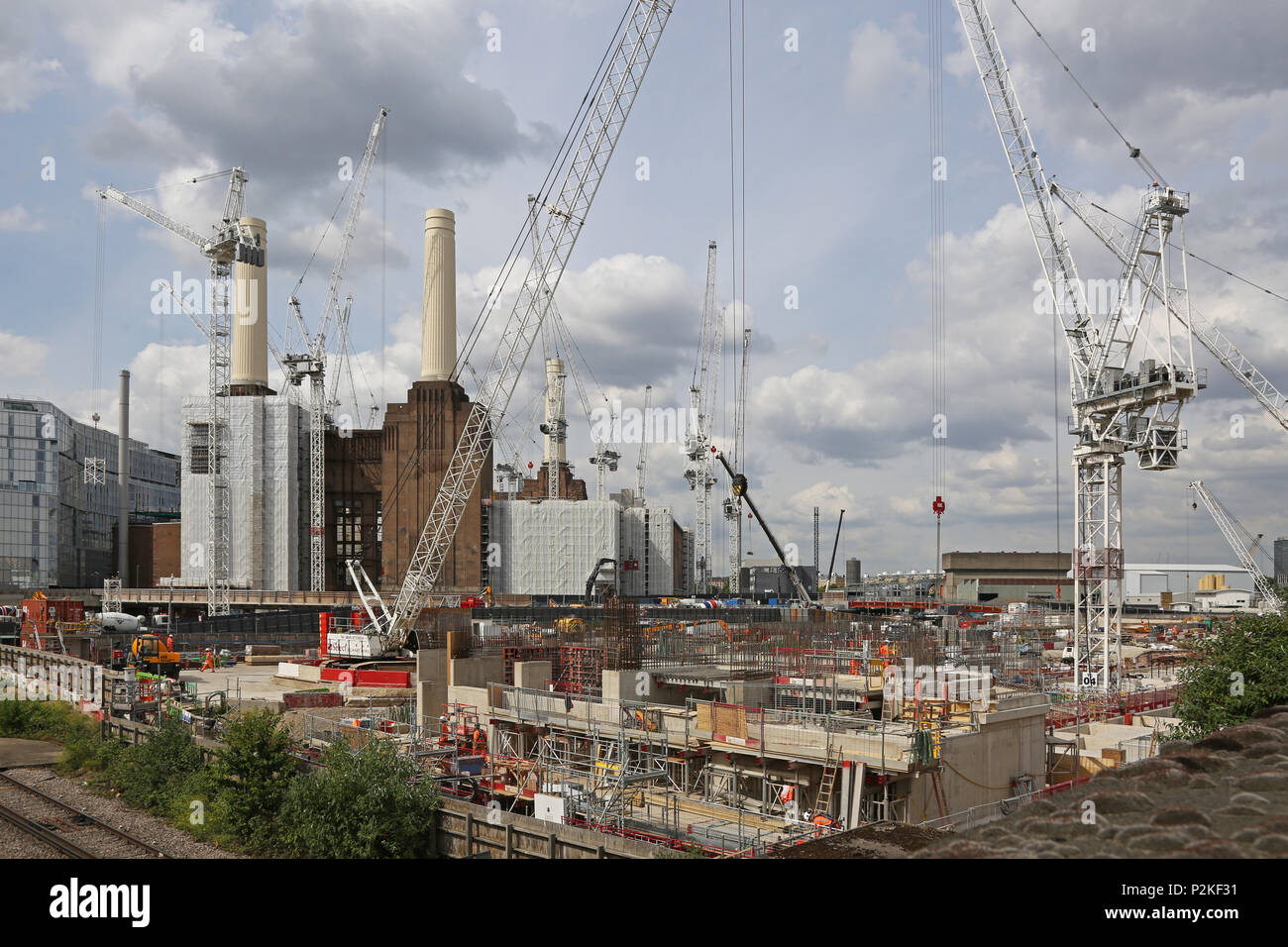 Riqualificazione di Battersea Power Station nel sud-ovest di Londra, Regno Unito. Un importante progetto di costruzione compresa una nuova metropolitana di Londra link Foto Stock