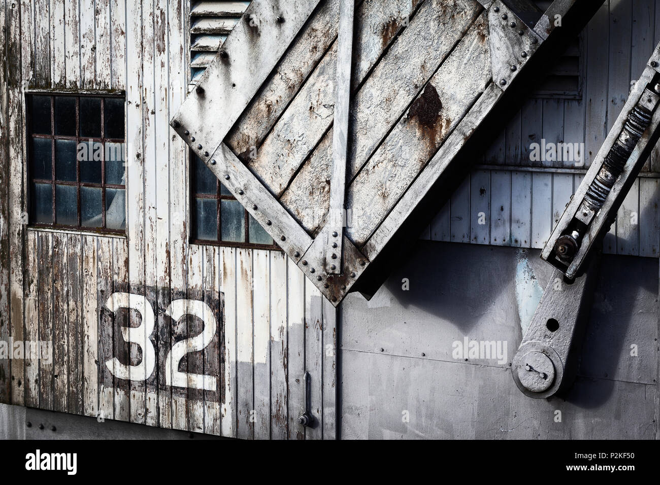 In prossimità della cabina di un vecchio gru sul dock a Bristol, Regno Unito Foto Stock
