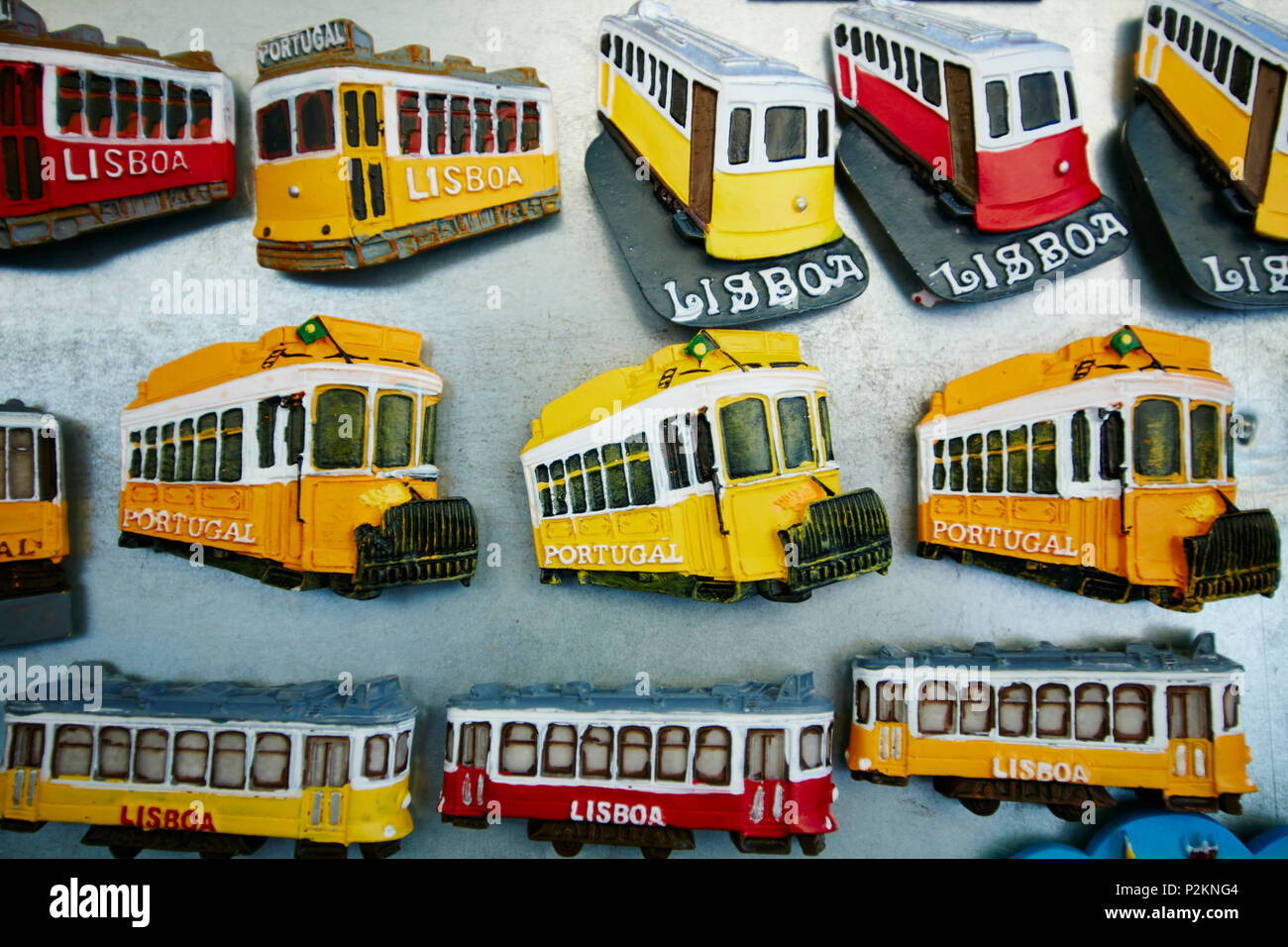 Tram linea 28 come una calamita da frigo, Lisbona, Portogallo Foto Stock