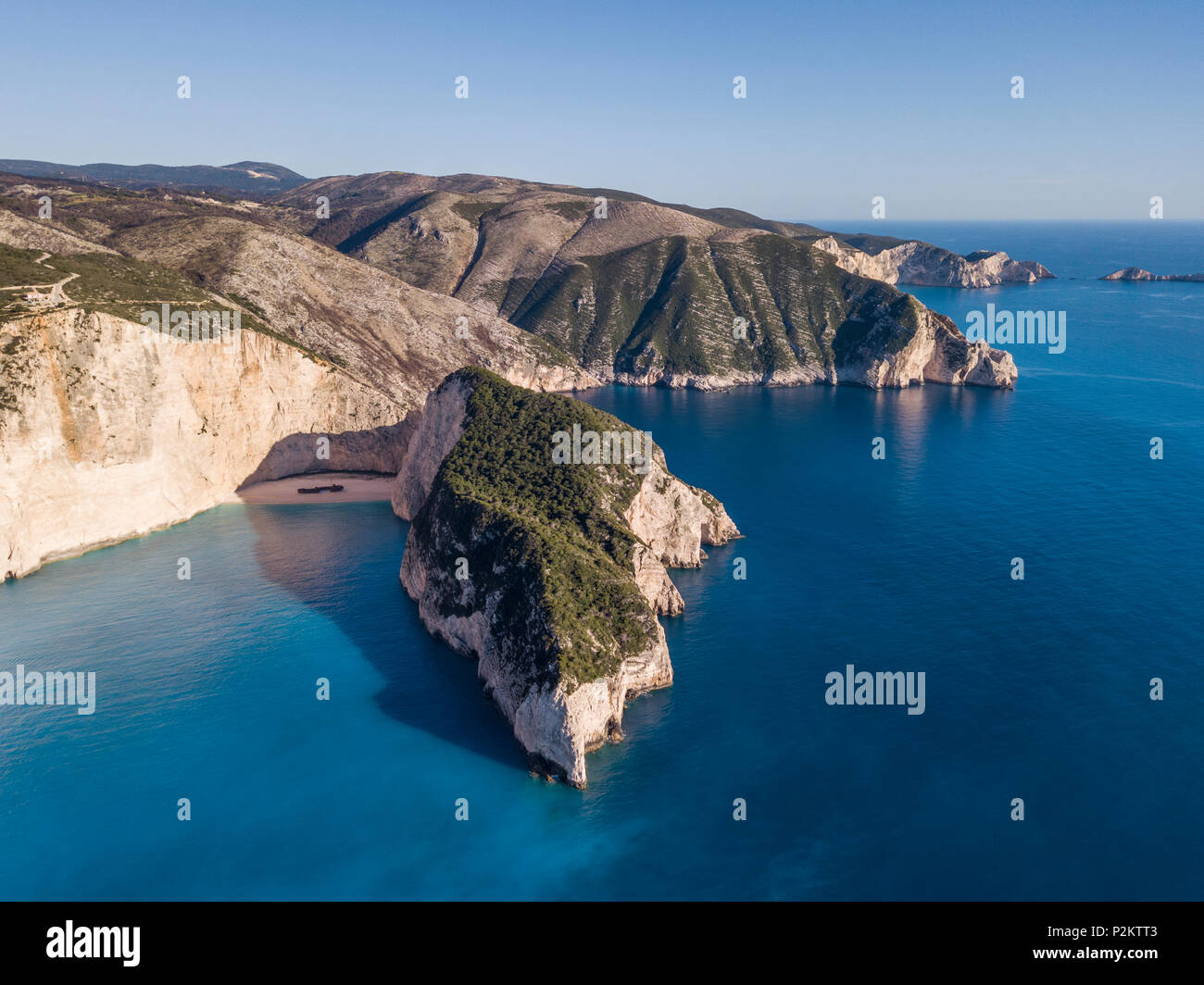 Vista aerea di Navagio o Shipwreck sulla costa di Zante, Isole Ionie della Grecia Foto Stock