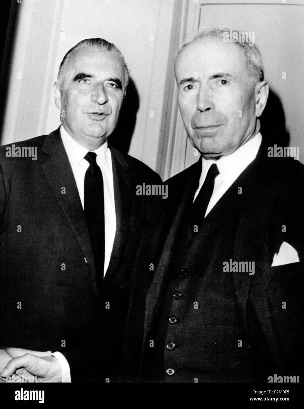 . FOTOGRAFIA PRESS PHOTO VINTAGE 1969 Antoine Pinay con Georges Pompidou di Parigi . Il 21 giugno 1969. Farabola 33 George Pompidou e Antoine Pinay 1969 Foto Stock