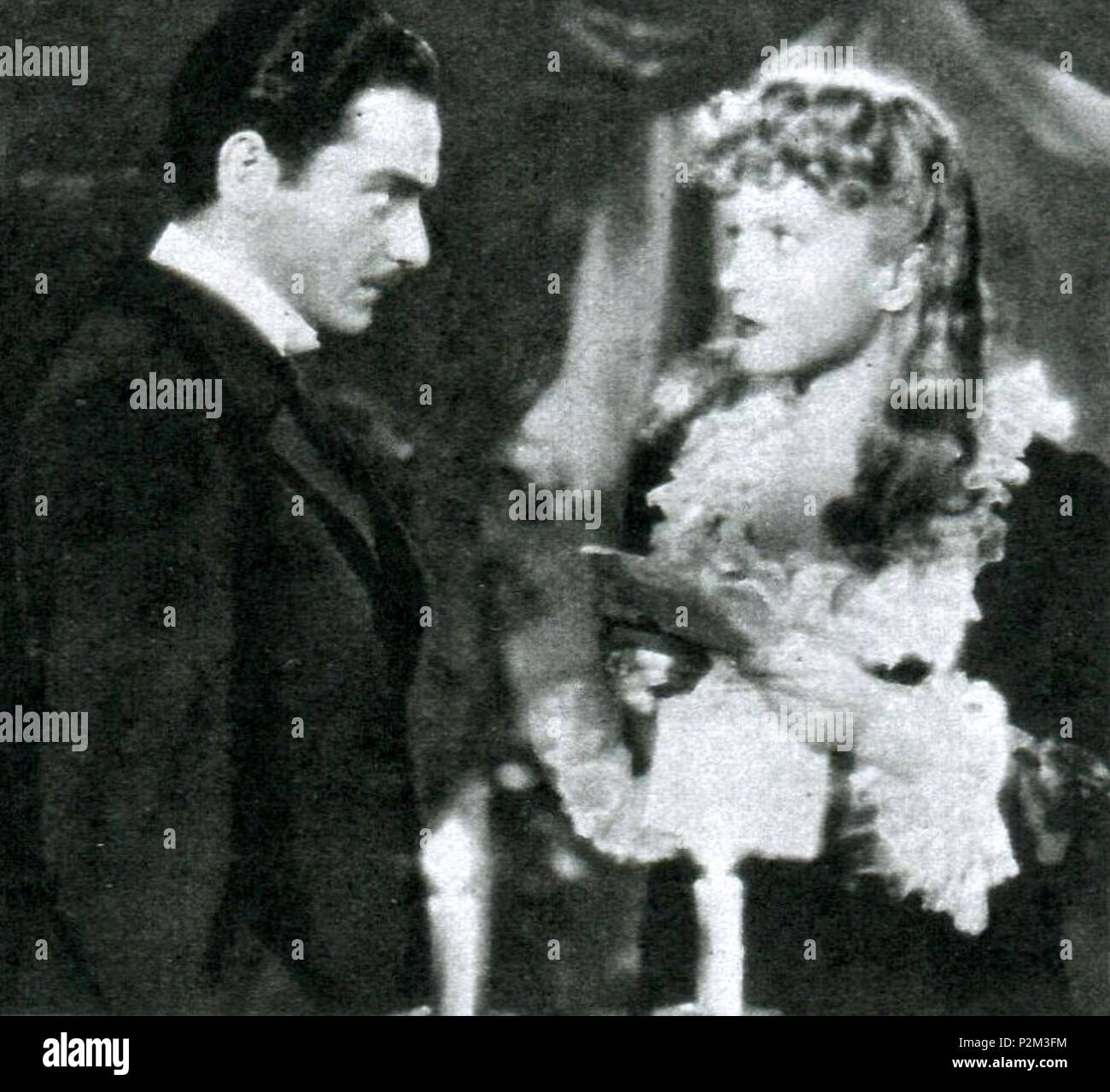 . Italiano: Andrea Checchi ed Isa Miranda in Malombra (Soldati, 1942) . 16 maggio 2016. 51 sconosciuto Malombra checchi+miranda Foto Stock