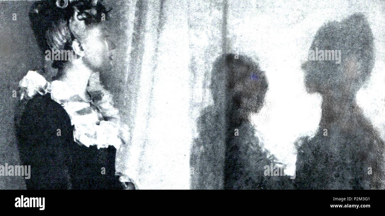 . Italiano: Inquadratura di Isa Miranda in Malombra (Soldati, 1942) . 16 maggio 2016. 51 sconosciuto Malombra miranda-ombra Foto Stock