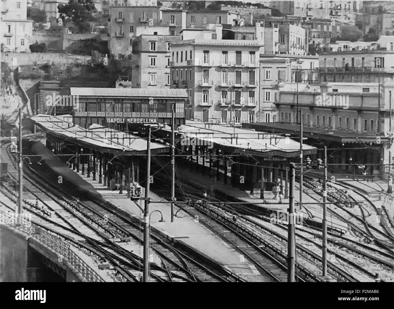 . Italiano: Napoli, Stazione di Mergellina, i binari. Autore sconosciuto. circa 1935. Unknown 63 Napoli, Stazione di Mergellina, binari Foto Stock