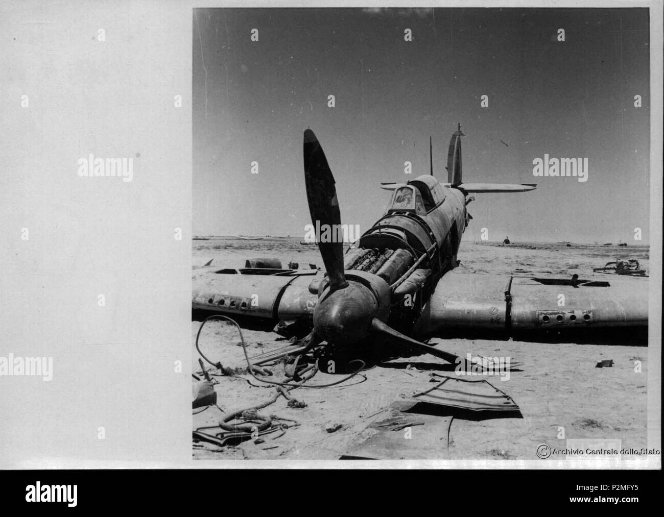 . Inglese: Inglese fighter abbattuto da Italian anti-incendio di aeromobili. Il 4 settembre 1942. 25 sconosciuto inglese fighter abbattuto da Italian anti-incendio di aeromobili Foto Stock