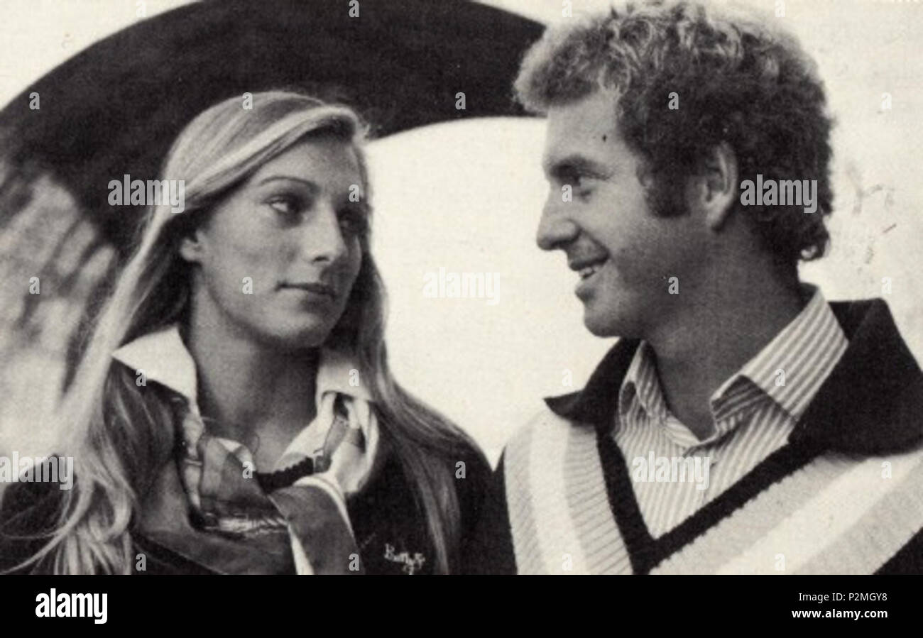 . Klaus Dibiasi con la sua ex moglie Elisabetta Dessy, presso la sua casa in Italia negli anni sessanta . 1960s. Unknown 45 Klaus dibiasi e sua moglie Foto Stock