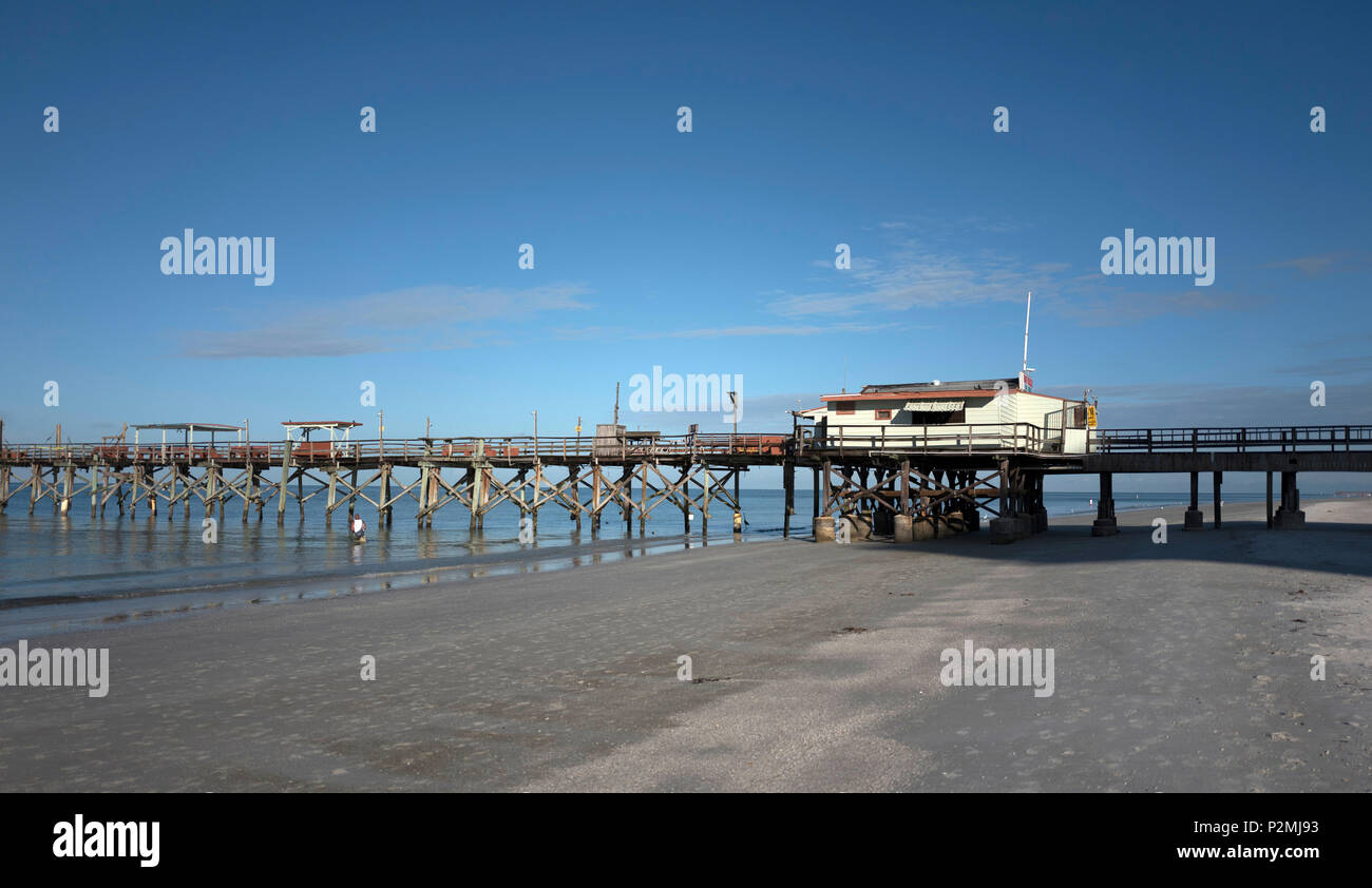 Redington Beach. Florida, Stati Uniti d'America, Redington lungo molo, Redington Shores, pesca Shack. Esca, affrontare, asta biciclette, Golfo del Messico, Martedì 04/10/2016 © Pete Foto Stock