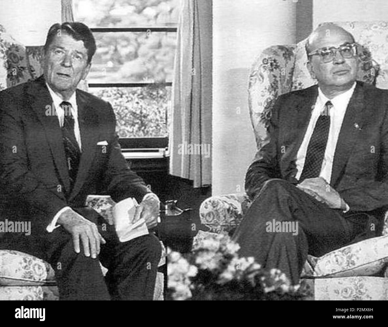 . Inglese: Ronald Reagan e a Bettino Craxi . Il 21 ottobre 2016. La Casa Bianca 77 Ronald Reagan e a Bettino Craxi Foto Stock