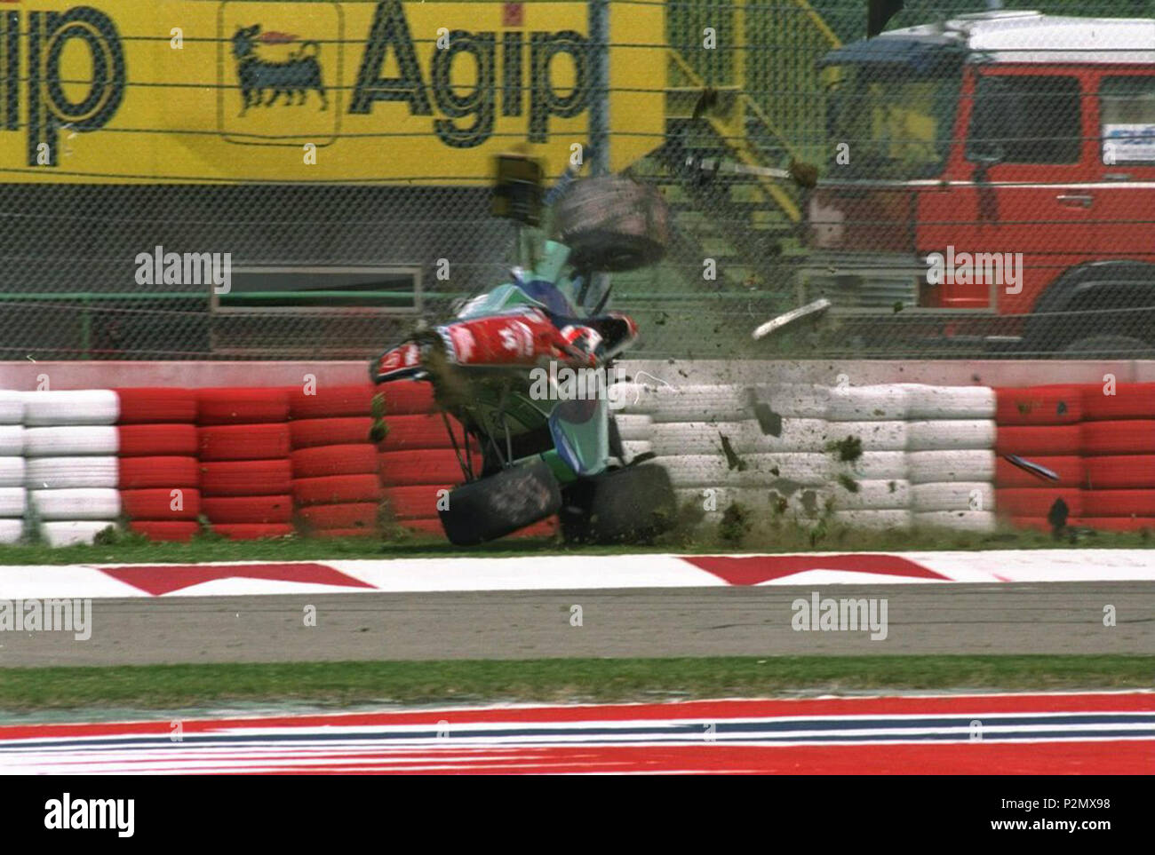 . Italiano: Incidente di Rubens Barrichello durnte la prima giornata di rivelarsi del Gran Premio di San Marino 1994 a Imola . Il 29 aprile 1994. Unknown 78 Rubens Barrichello (GP di San Marino 1994) - 02 Foto Stock