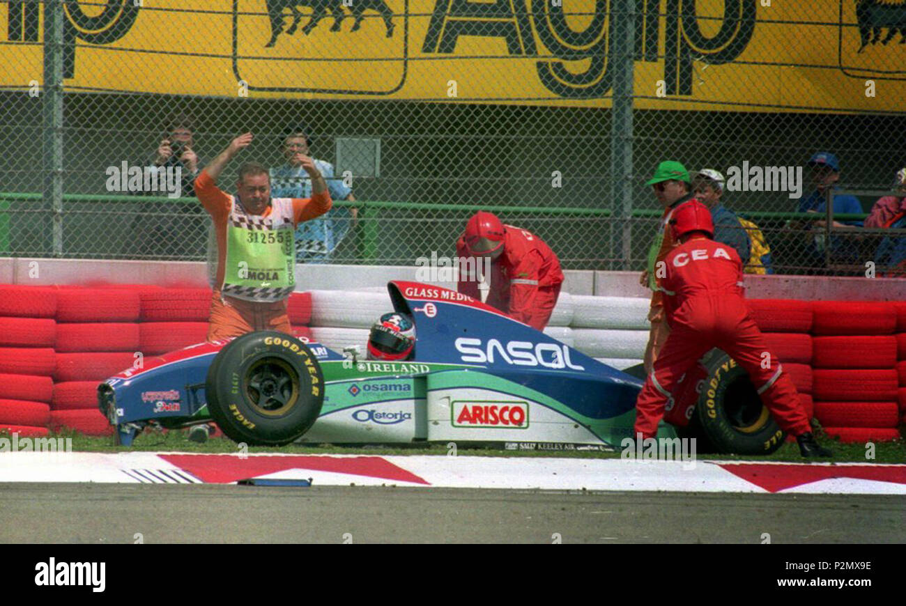 . Italiano: Incidente di Rubens Barrichello durnte la prima giornata di rivelarsi del Gran Premio di San Marino 1994 a Imola . Il 29 aprile 1994. Unknown 78 Rubens Barrichello (GP di San Marino 1994) - 04 Foto Stock