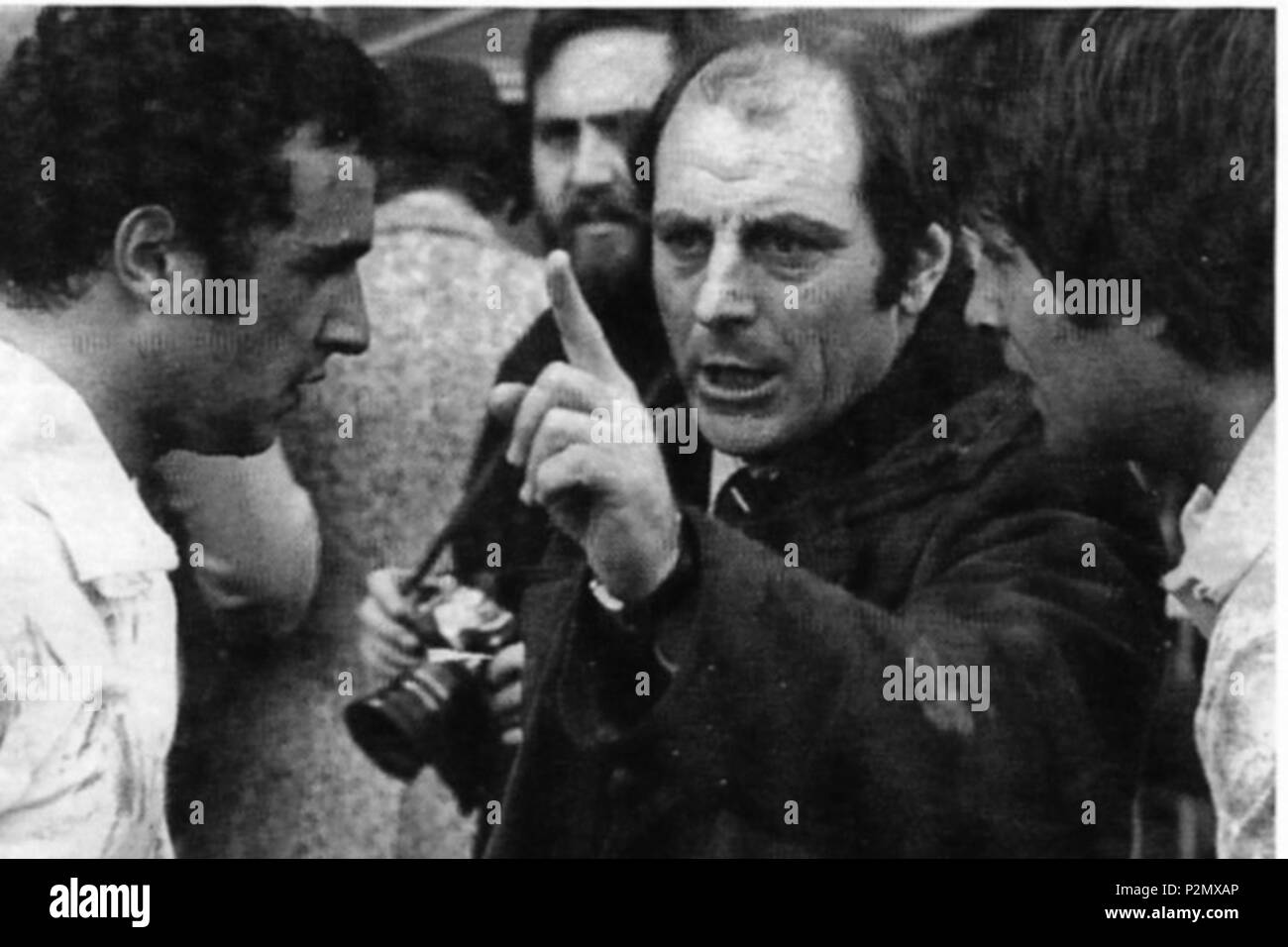 . Roy Bish, poi allenatore della nazionale italiana di rugby, allo Stadio Flaminio per un Nazioni europee Cup match contro la Francia. Il gallese sta parlando con Ennio Ponzi e Elio de Anna . Il 15 febbraio 1975. ANSA 78 Rugby Roy Bish stadio Flaminio Foto Stock