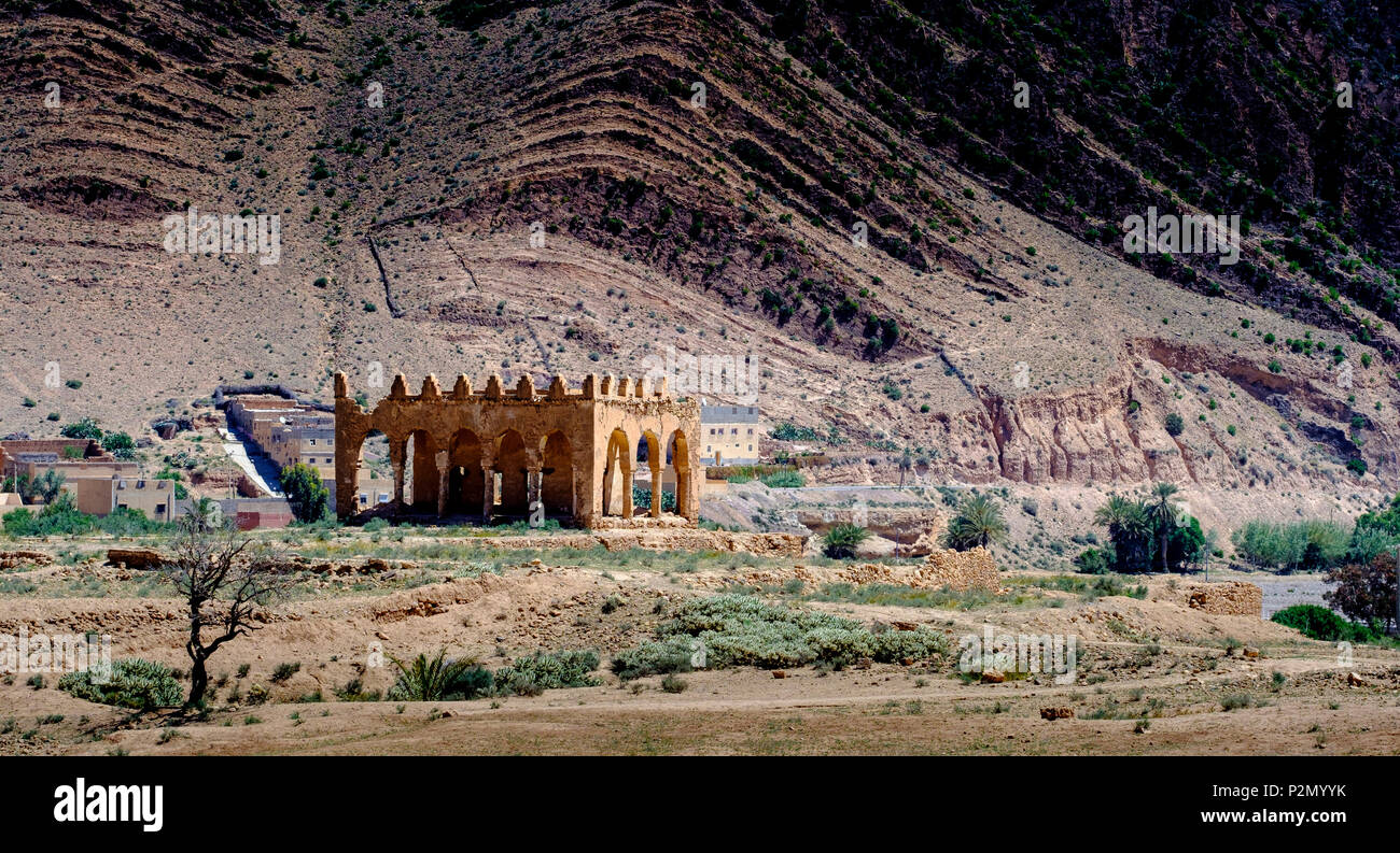 Le rovine di una kasbah taliouine vicino, un piccolo villaggio di montagna nel sud del Marocco Foto Stock