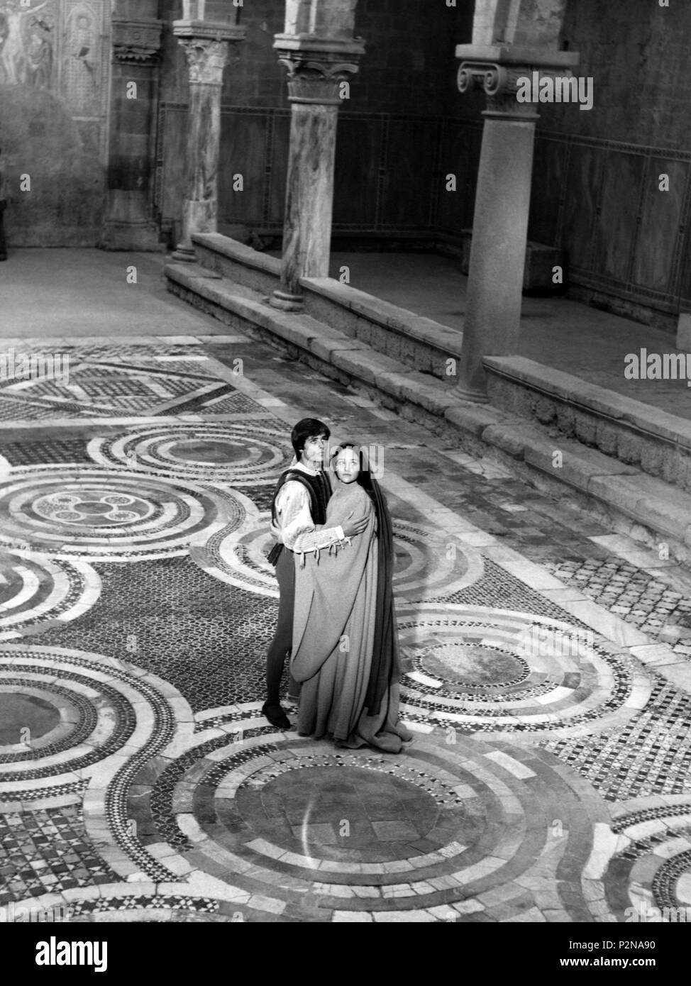 Pellicola originale titolo: Romeo e Giulietta. Titolo inglese: Romeo e Giulietta. Regista: FRANCO ZEFFIRELLI. Anno: 1968. Stelle: OLIVIA HUSSEY; LEONARD WHITING. Credito: Paramount Pictures / Album Foto Stock