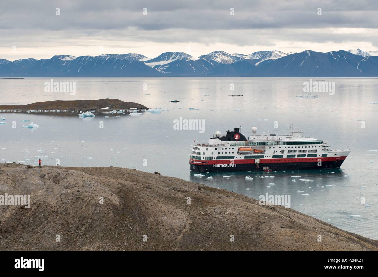 Norvegia Isole Svalbard, Spitsbergen, Hurtigruten MS Fram è ancorata in corrispondenza Liefdefjorden, Texas Bar Foto Stock