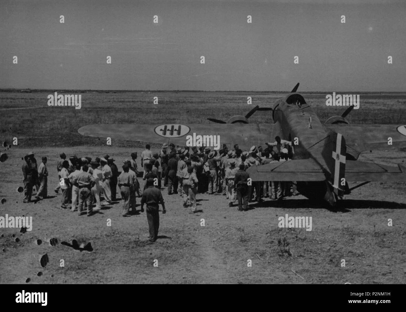 . Italiano: Savoia Marchetti SM.79 Sparviero appena rientrato da una azione bellica . prima del 1945. 80 sconosciuto Savoia Marchetti SM.79 Sparviero appena rientrato da una azione bellica Foto Stock