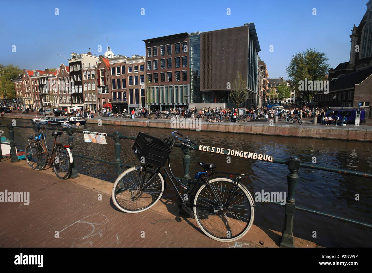 Paesi Bassi, provincia Olanda Settentrionale, Amsterdam, il canale di fronte alla casa di Anna Frank, Prinsengracht street Foto Stock