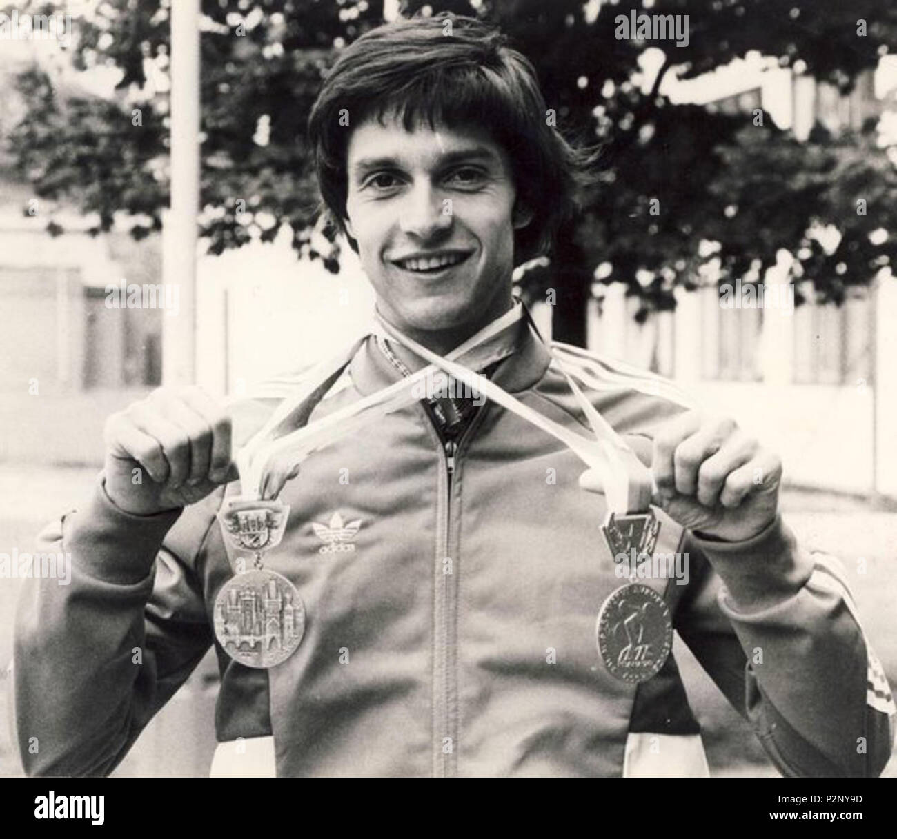 . Inglese: Venanzio Ortis in un 1978 shot, con due medaglia vinta alla 1978 Campionato Europeo di Atletica . 1970s. Unknown 90 Venanzio Ortis Foto Stock