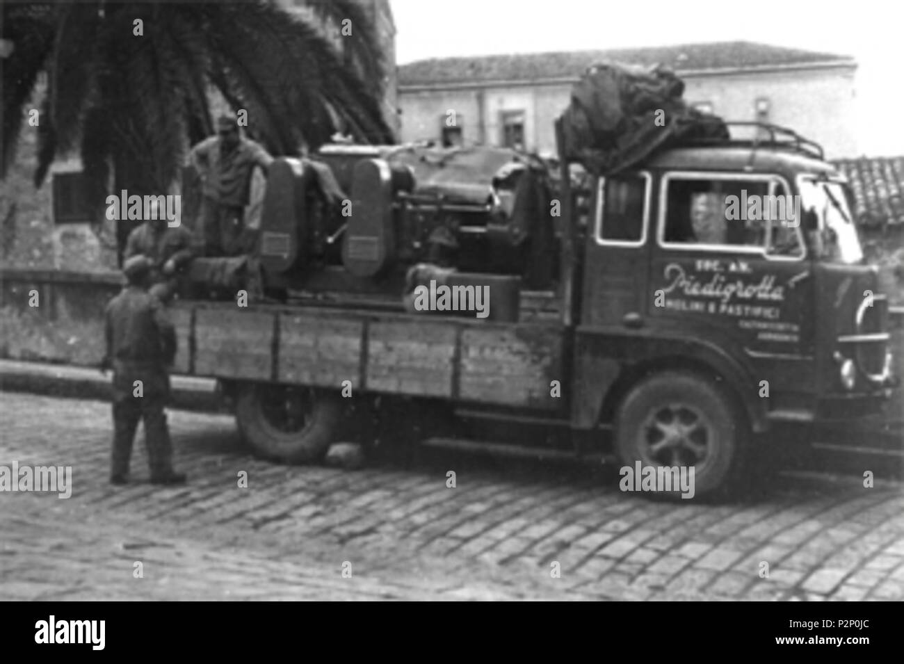 . Italiano: Camion del mulino Piedigrotta a Caltanissetta . prima di 1970. Unknown 14 camion Piedigrotta Foto Stock