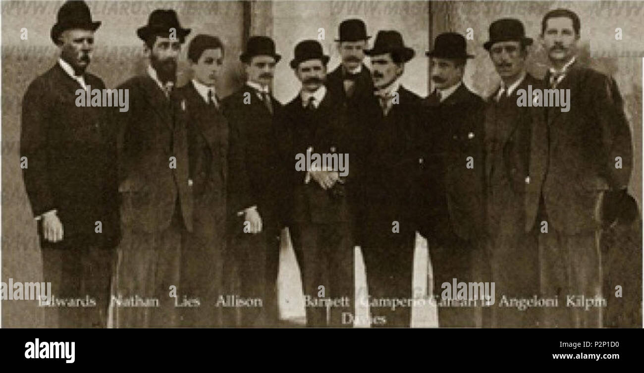 . Italiano: parte dei soci fondatori del Milano in un'immagine del dicembre 1899 . 1899. Unknown 83 soci fondatori del Milan (dicembre 1899) Foto Stock