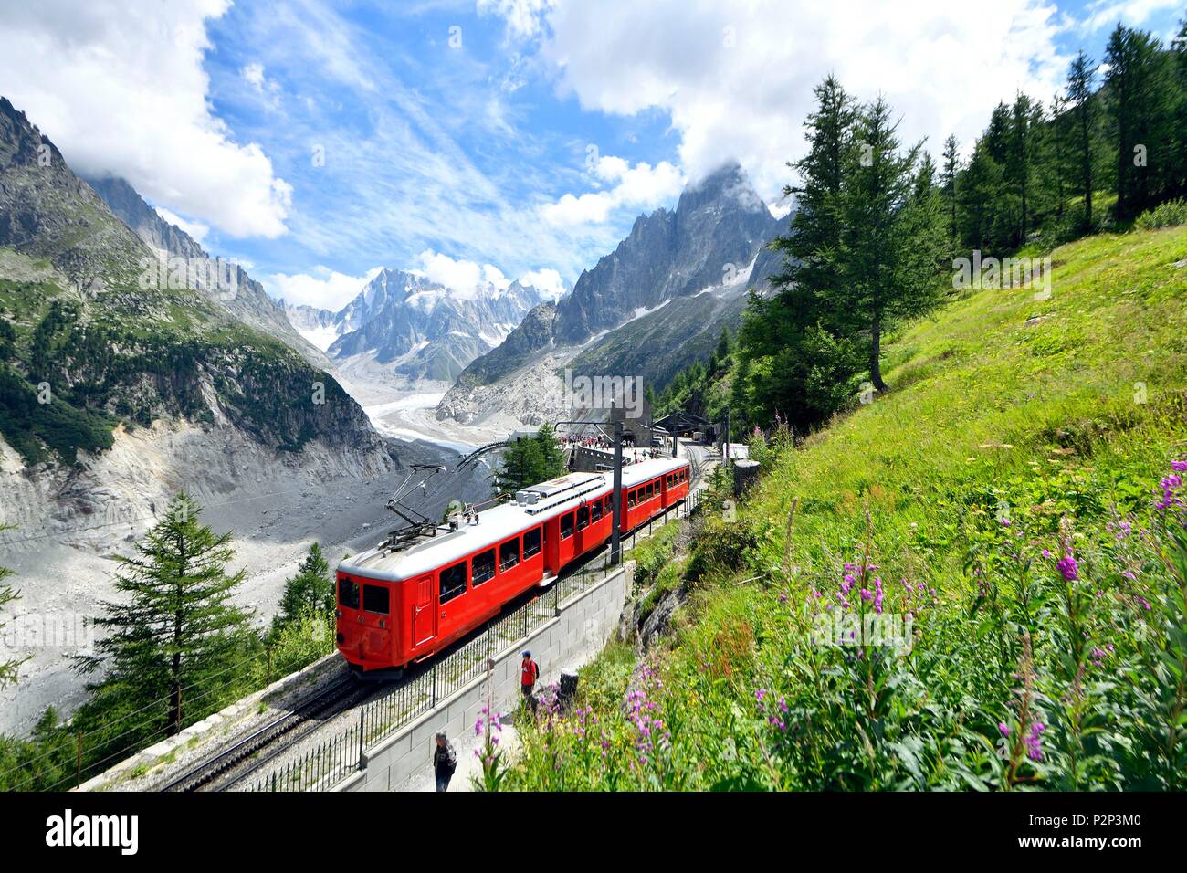Francia, Haute Savoie, Chamonix, il treno turistico di Montenvers, Montenvers stazione ferroviaria e Mer de Glace glacier Foto Stock