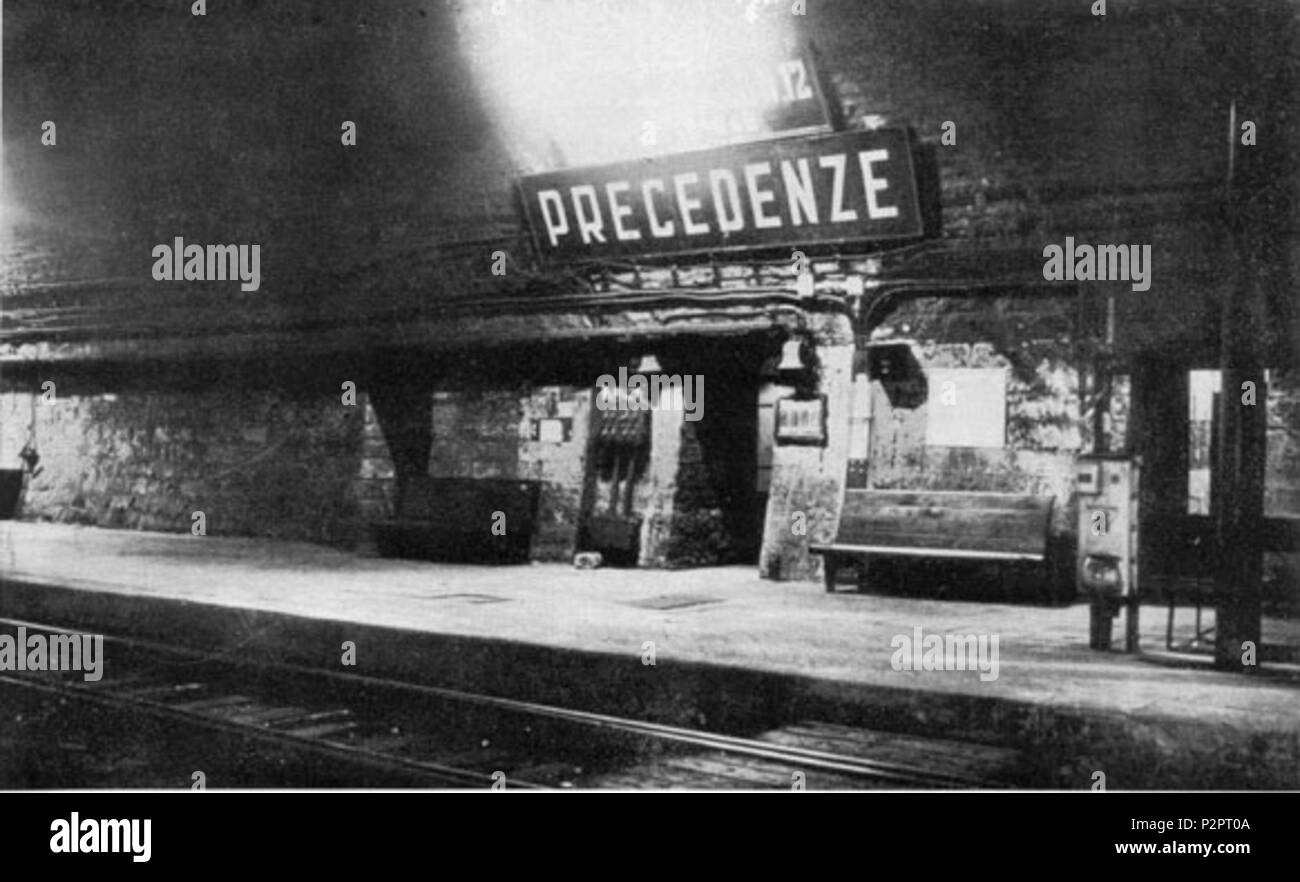 . Italiano: La Stazione delle precedenze, ubicata a circa metà della galleria dell'Appennino, è unica al mondo: una ciascuna delle dovute estremità si apre una galleria annuncio ONU binario da solista, lunga 448,30 metri, che si raccorda allo sbocco con la linea principale, in modo che i treni ricoverati possono proseguire senza regresso inglese: la grande galleria dell'Appennino (Grande Galleria dell'Appennino) è di 18,5 km di lunghezza. Al centro del tunnel una stazione è stata costruita, chiamato precedenze. Aveva due ulteriori tracce sul tunnel separato (ogni 448 m lungo), per consentire il sorpasso di treni veloci su quelle più lenta Foto Stock
