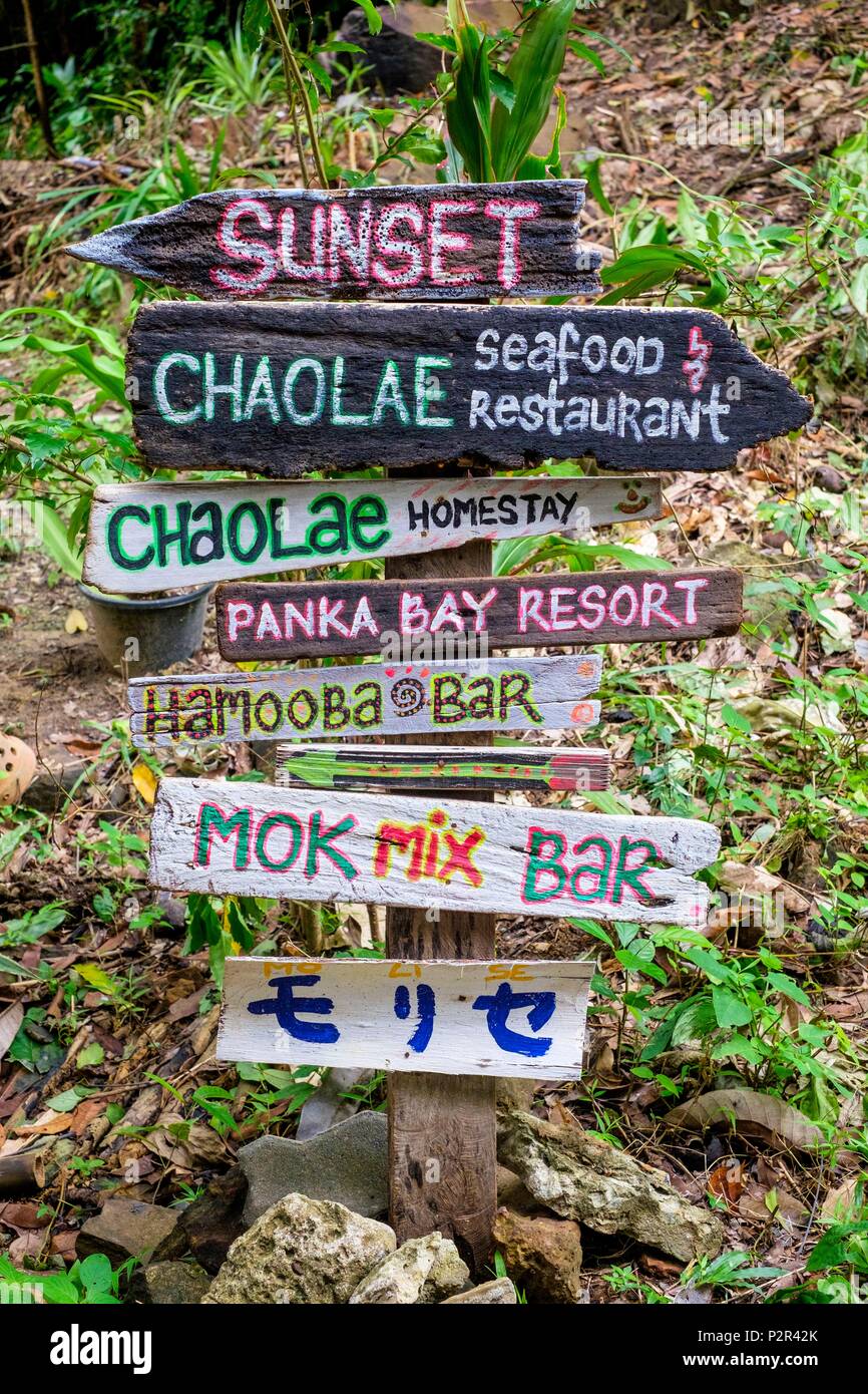Thailandia, provincia di Satun, Mu Ko Phetra il Parco Marino Nazionale, Ko Bulon Leh island, segnaletica Foto Stock