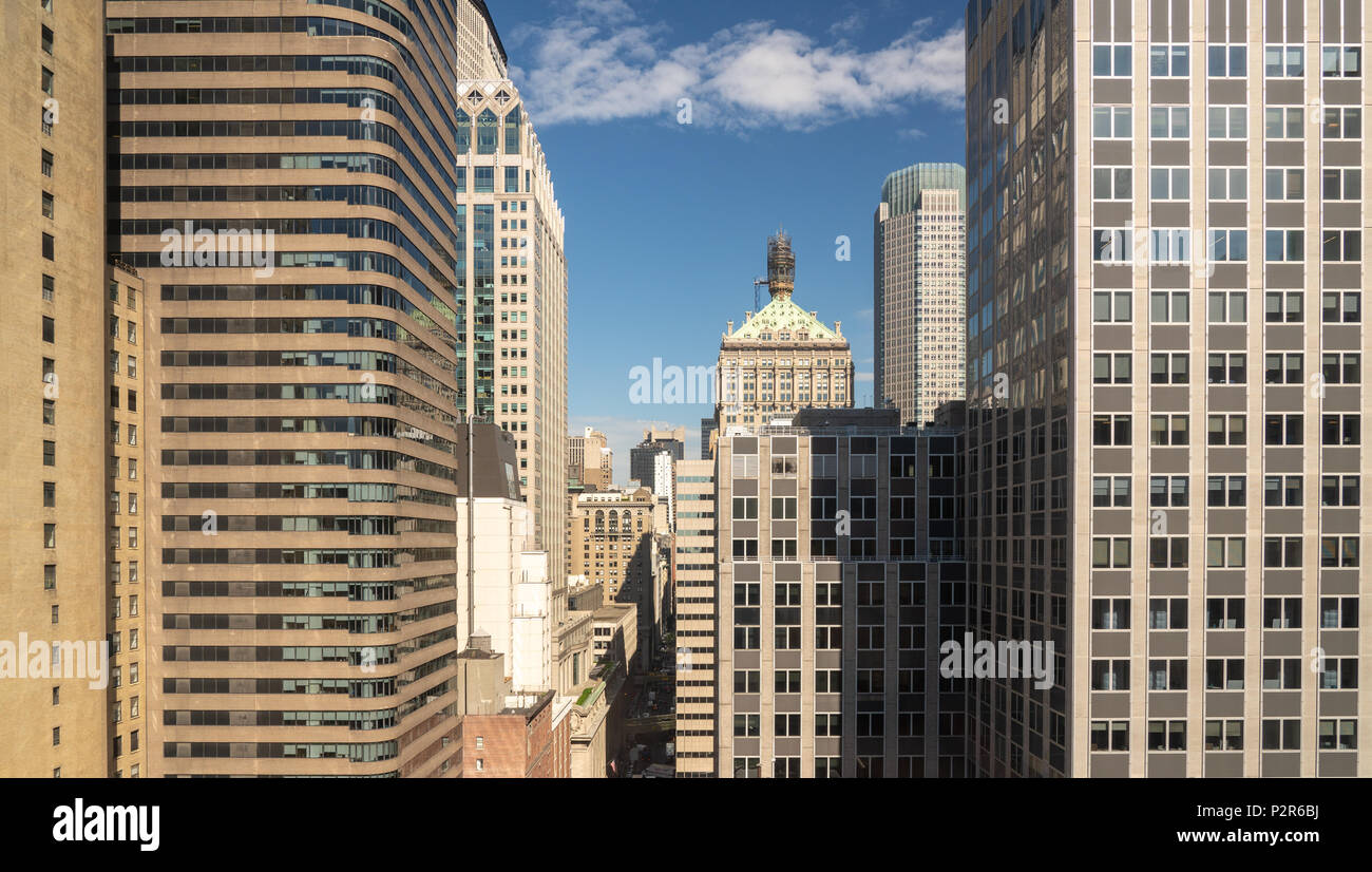 Edifici per uffici panorama intorno a 45th Street a New York Foto Stock