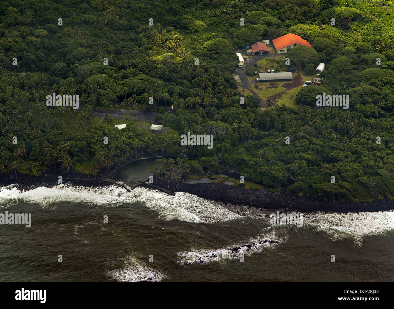 Pahoa, Hawaii, Stati Uniti d'America. Il 6 giugno, 2018. Per ora il Pohoiki calda primavera stagno è ancora intatti come il Vulcano Kilauea lower east Zona di rift eruzione continua il Mercoledì, 6 giugno 2018, nelle Hawaii. Foto di L.E. Baskow/LeftEyeImages Credito: L.E. Baskow/ZUMA filo/Alamy Live News Foto Stock