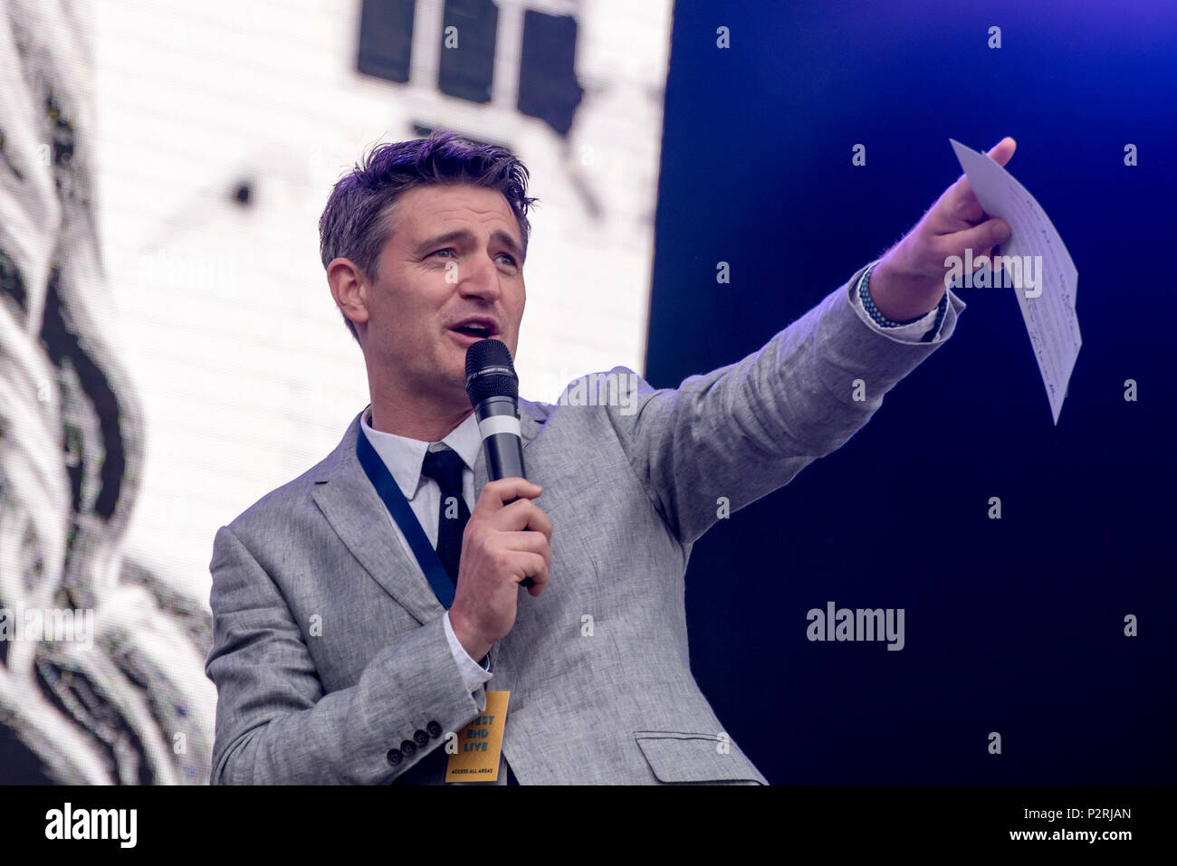 Londra, UK, 16 giugno 2018. Presentatore per la West End Live su Giugno 16 2018 a Trafalgar Square a Londra. Credito: Vedere Li/Alamy Live News Foto Stock