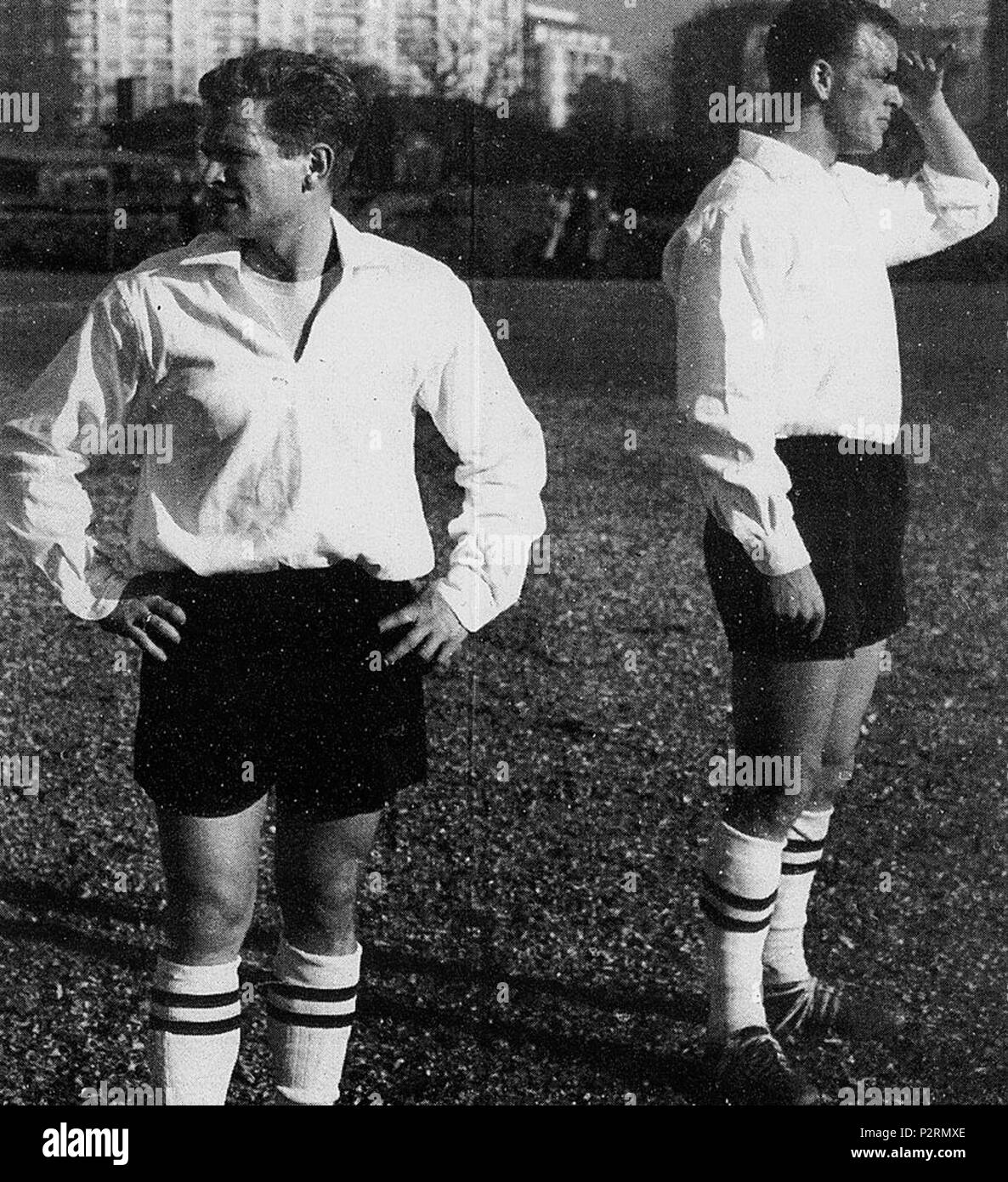 . Italiano: Il calciatore italiano Giampiero Boniperti (a sinistra) e il gallese John Charles (a destra) alla Juventus nella stagione 1957-58; nell'occasione ho dovuto giocatori indossano la seconda divisa dell'epoca del club, composta da maglia bianca, calzoncini neri e calzettoni bianchi. Tra il 1957 e il 1958. Sconosciuto (l'originale uploader Danyele era in italiano .) 44 Juventus FC 1957-58 - Giampiero Boniperti & John Charles Foto Stock . Italiano: Il calciatore italiano Giampiero Boniperti (a sinistra) e il gallese John Charles (a destra) alla Juventus nella stagione 1957-58; nell'occasione ho dovuto giocatori indossano la seconda divisa dell'epoca del club, composta da maglia bianca, calzoncini neri e calzettoni bianchi. Tra il 1957 e il 1958. Sconosciuto (l'originale uploader Danyele era in italiano .) 44 Juventus FC 1957-58 - Giampiero Boniperti & John Charles Foto Stock